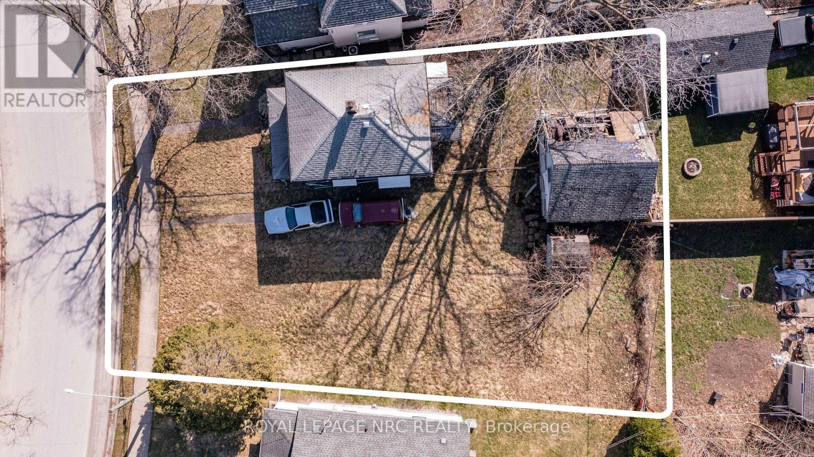 4742 Epworth Circle, Niagara Falls (Downtown), ON - Outdoor