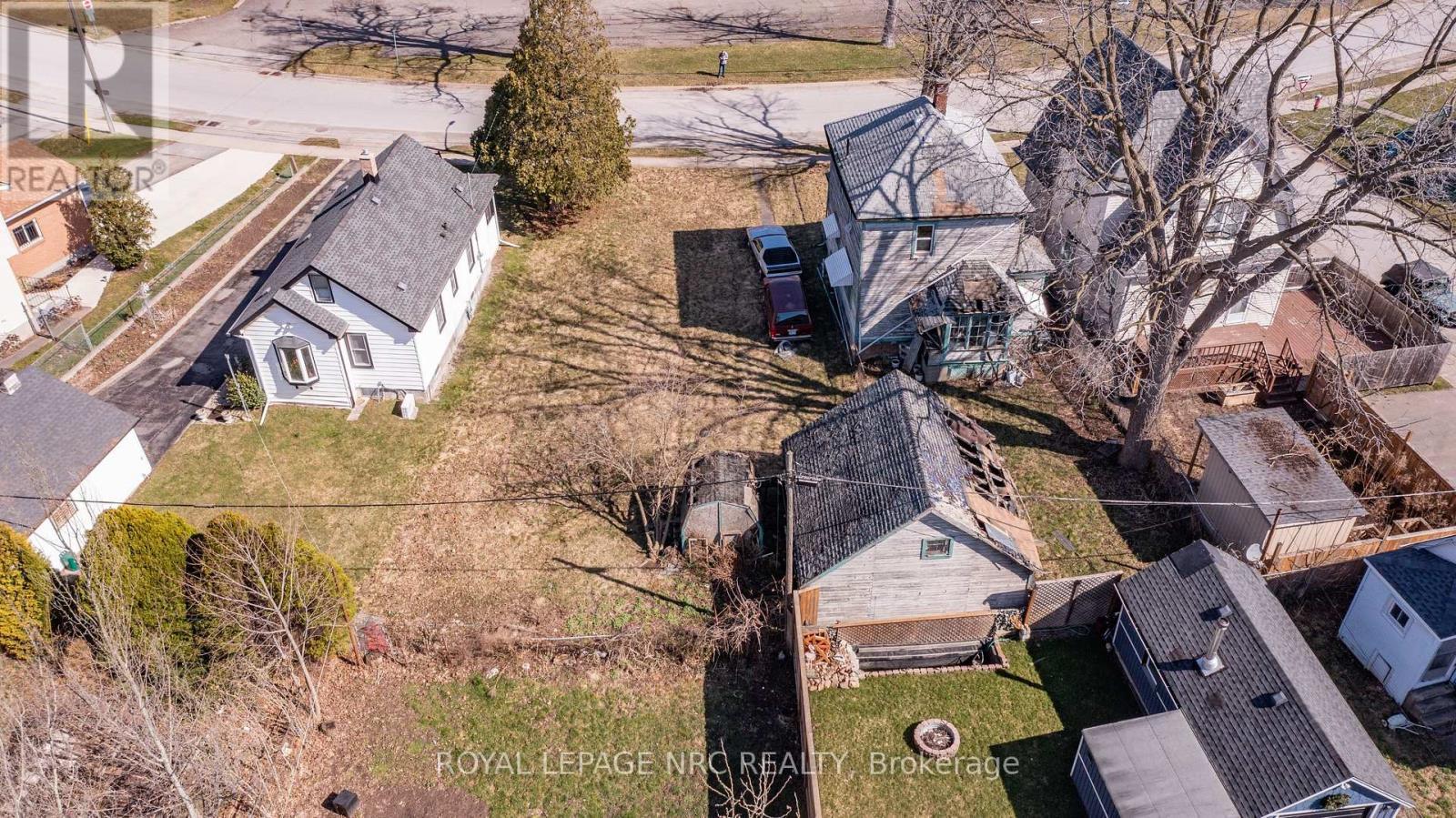 4742 Epworth Circle, Niagara Falls (Downtown), ON - Outdoor