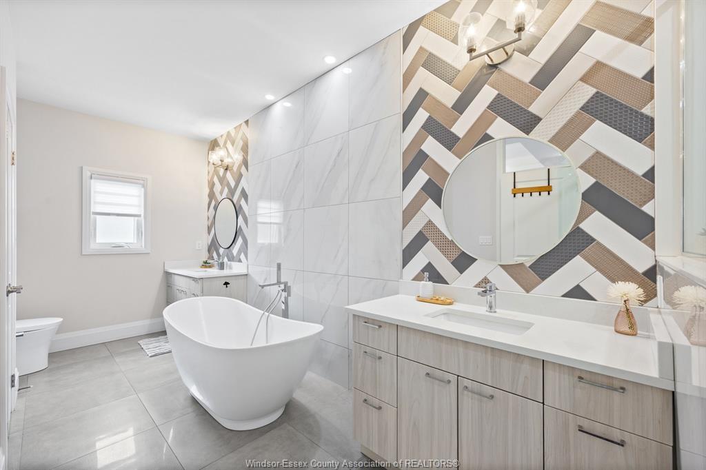 6 Woodland, Kingsville, ON