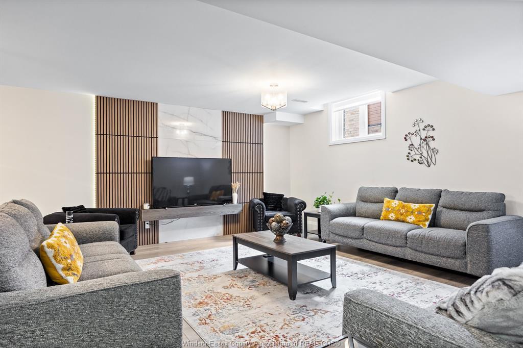 6 Woodland, Kingsville, ON