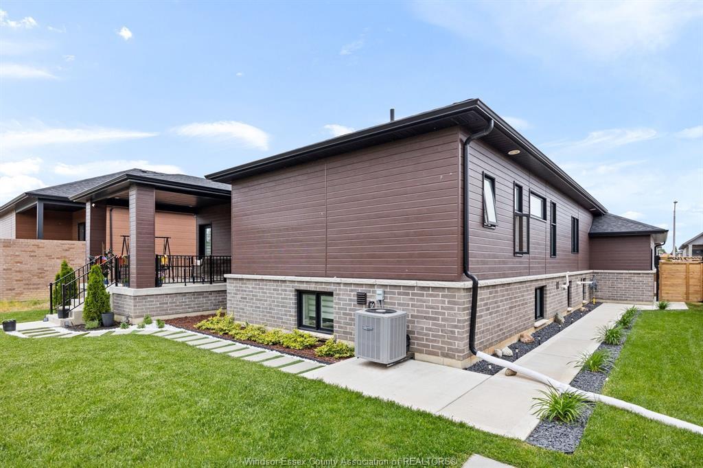 6 Woodland, Kingsville, ON