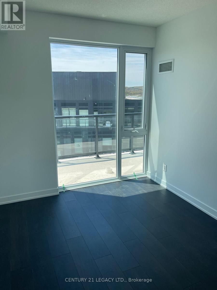 B1002 - 3200 Dakota Common, Burlington, ON - Indoor Photo Showing Other Room