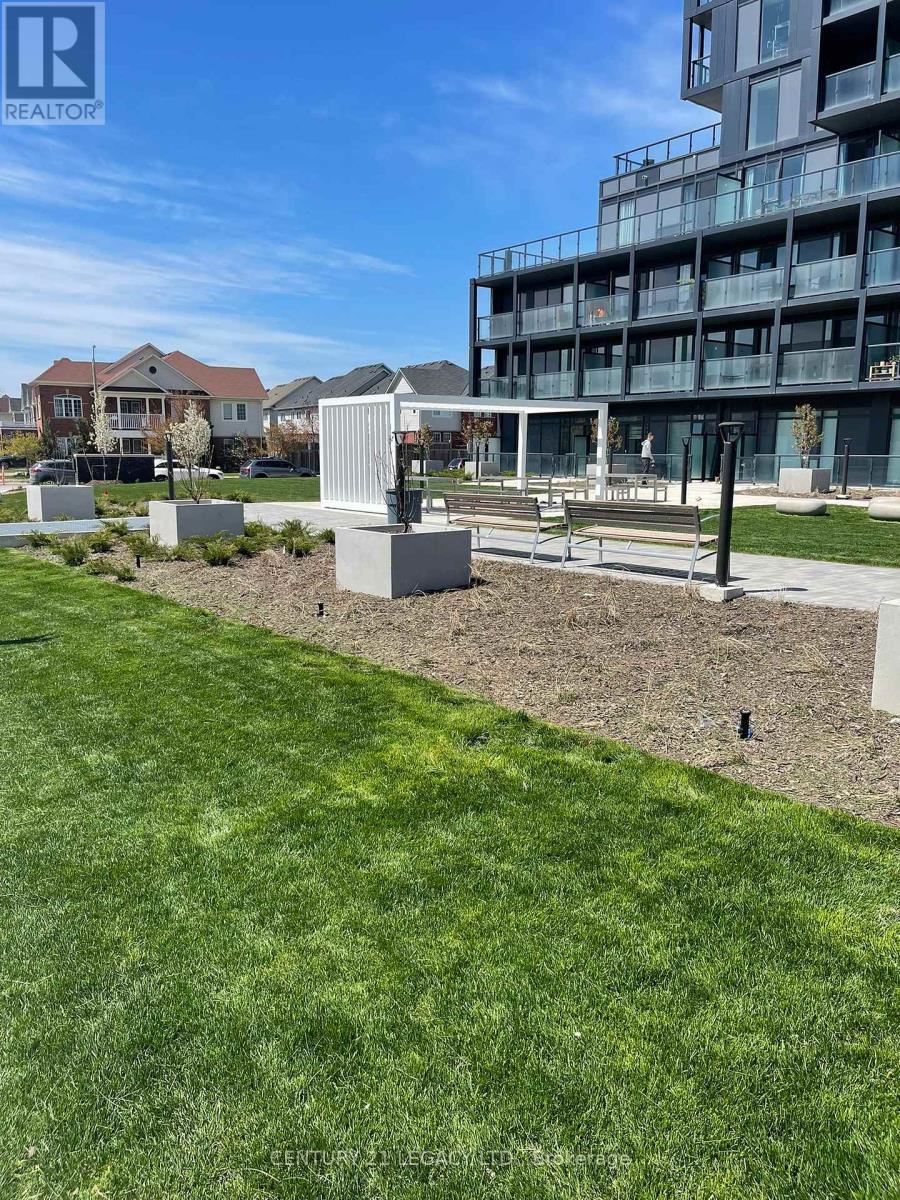 B1002 - 3200 Dakota Common, Burlington, ON - Outdoor