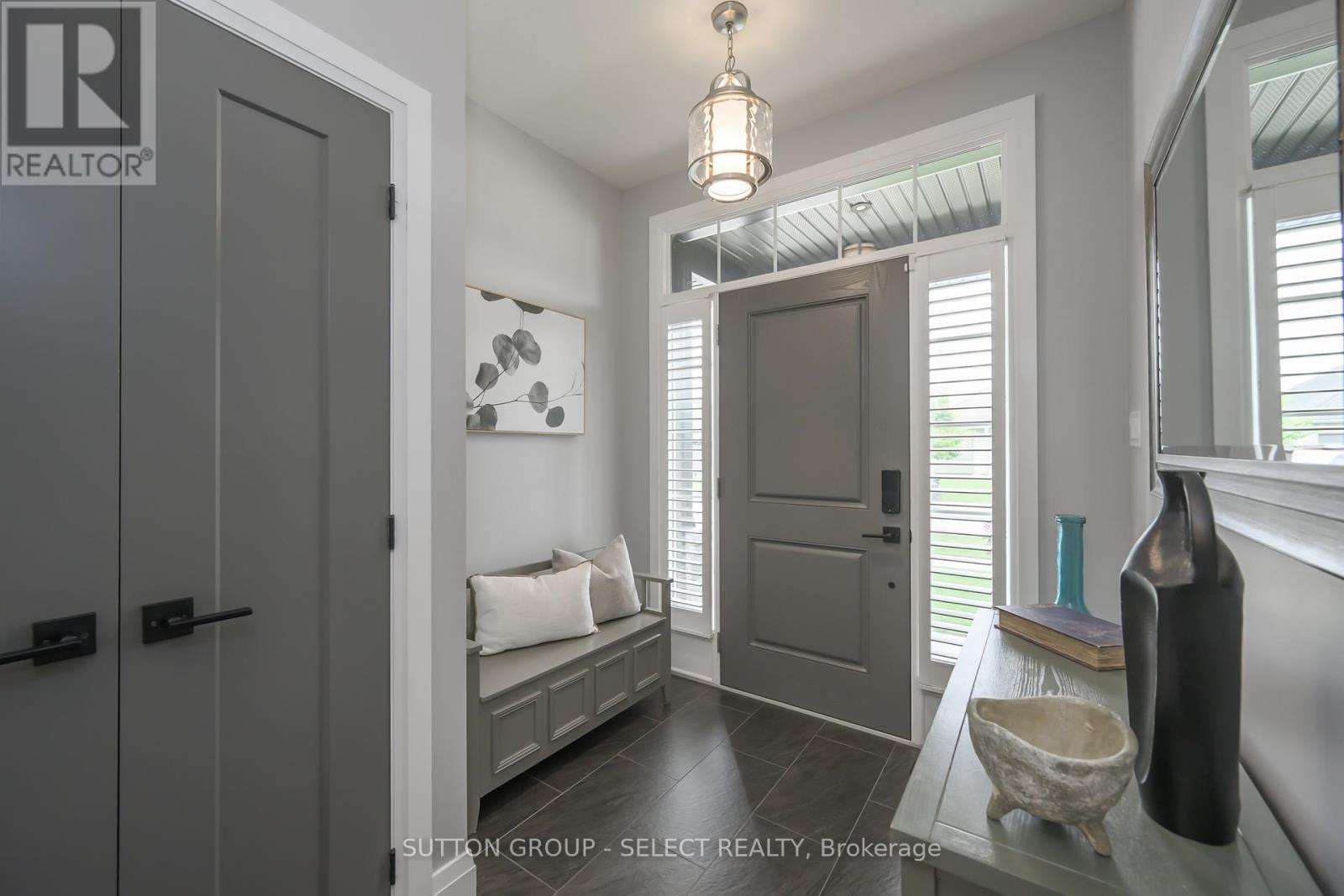 697 Barker Street, Strathroy-Caradoc (Mount Brydges), ON - Indoor Photo Showing Other Room