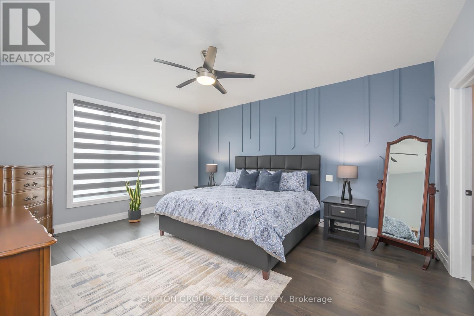 697 Barker Street, Strathroy-Caradoc (Mount Brydges), ON - Indoor Photo Showing Bedroom