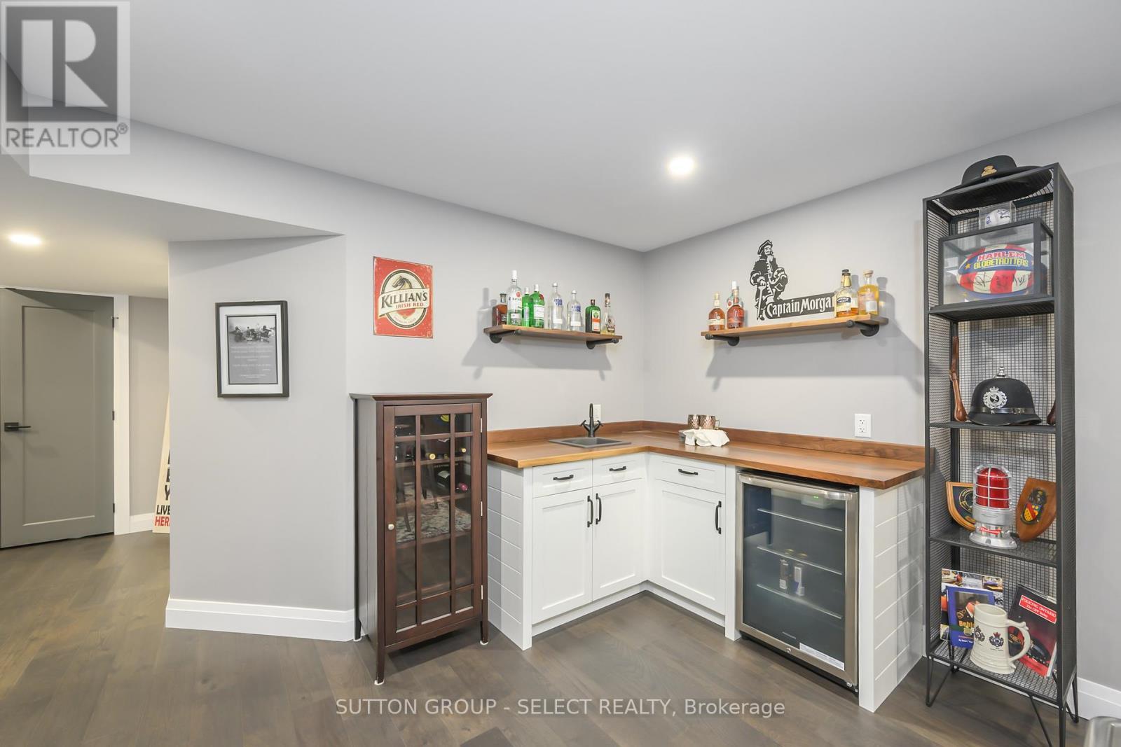 697 Barker Street, Strathroy-Caradoc (Mount Brydges), ON - Indoor Photo Showing Other Room