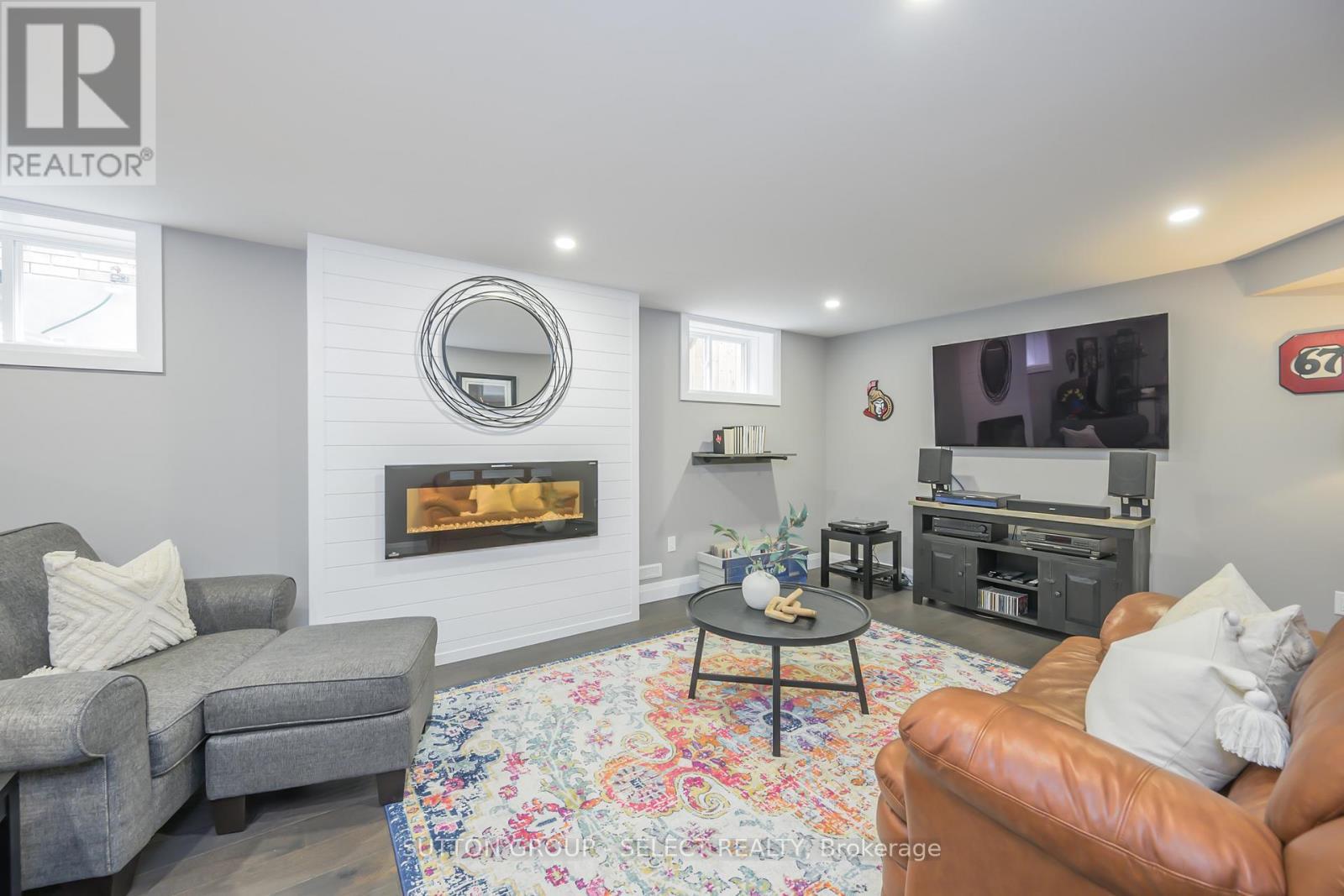 697 Barker Street, Strathroy-Caradoc (Mount Brydges), ON - Indoor Photo Showing Living Room With Fireplace