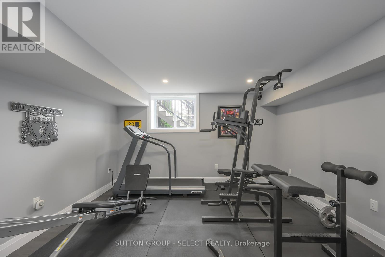 697 Barker Street, Strathroy-Caradoc (Mount Brydges), ON - Indoor Photo Showing Gym Room