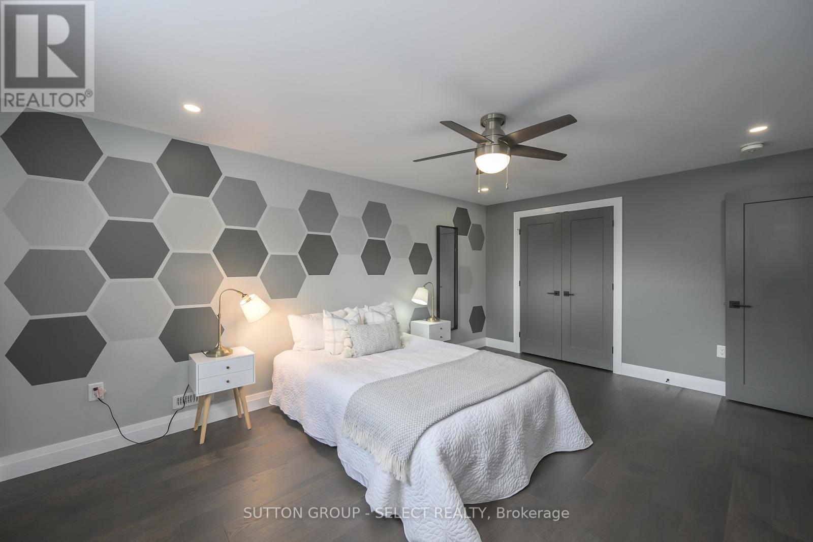 697 Barker Street, Strathroy-Caradoc (Mount Brydges), ON - Indoor Photo Showing Bedroom