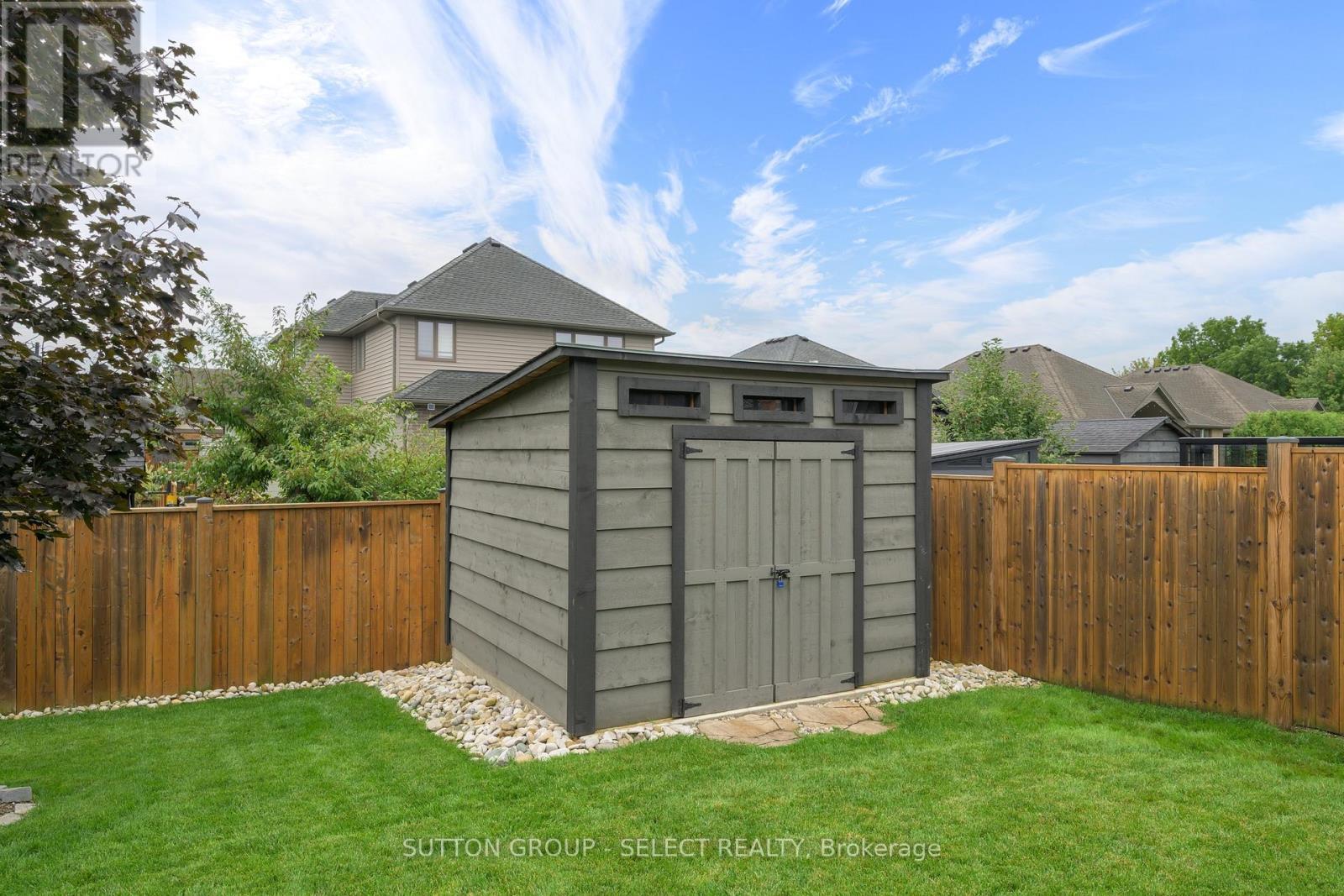 697 Barker Street, Strathroy-Caradoc (Mount Brydges), ON - Outdoor