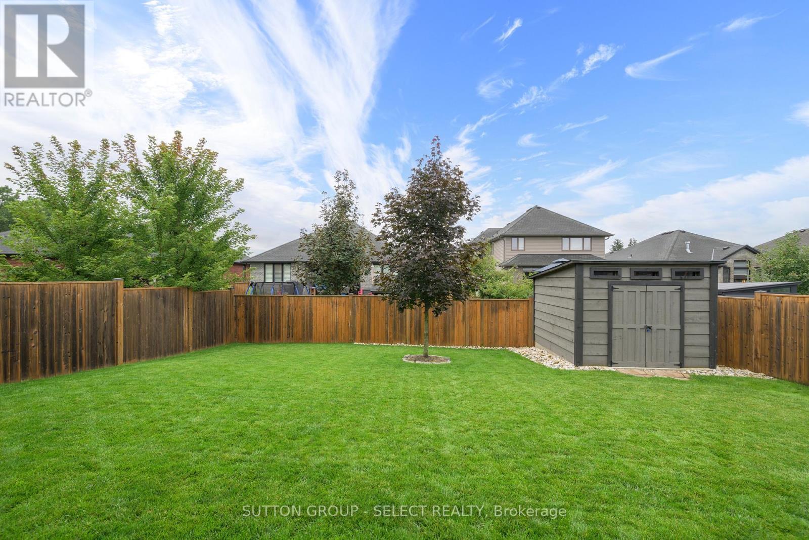 697 Barker Street, Strathroy-Caradoc (Mount Brydges), ON - Outdoor With Backyard