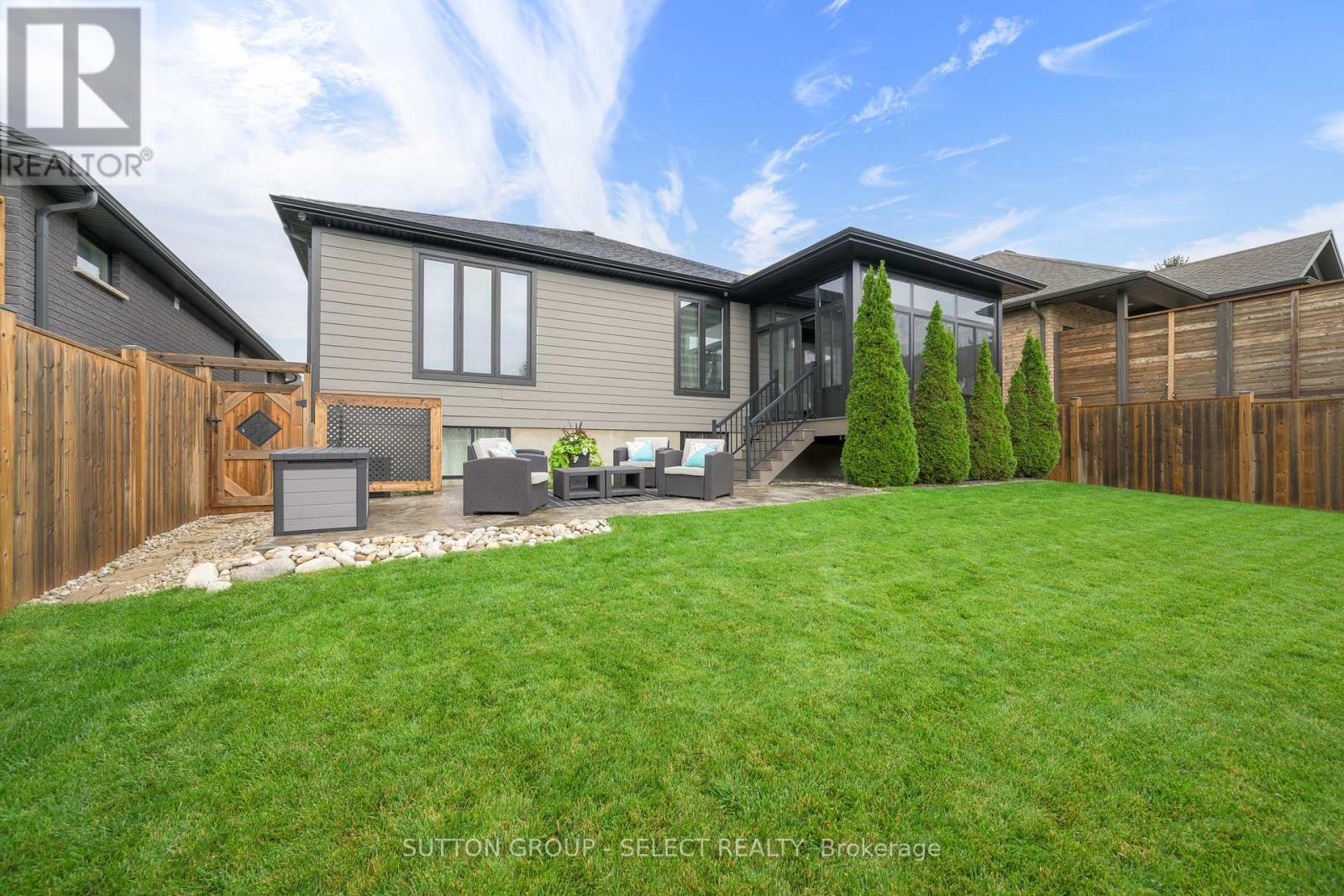 697 Barker Street, Strathroy-Caradoc (Mount Brydges), ON - Outdoor