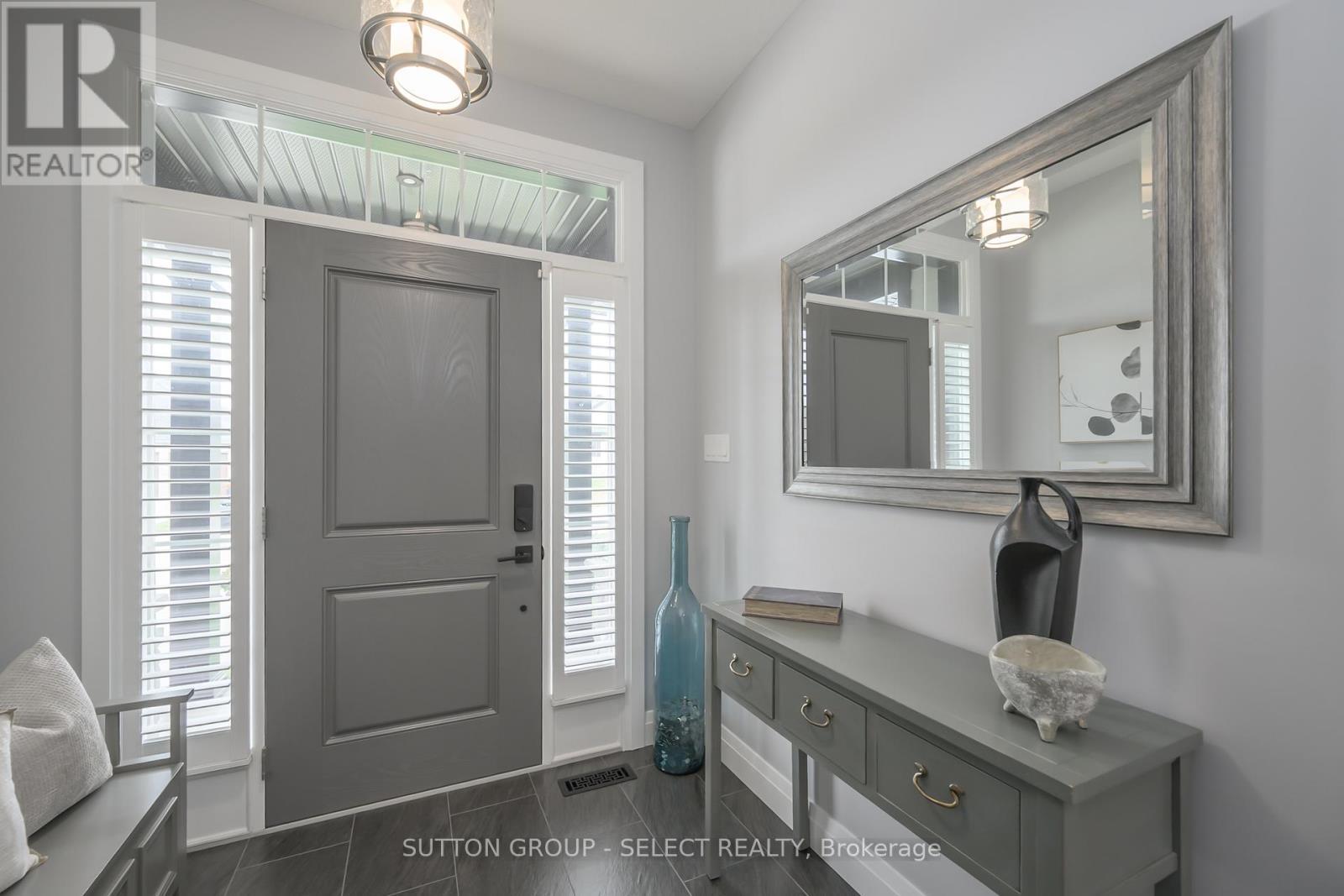 697 Barker Street, Strathroy-Caradoc (Mount Brydges), ON - Indoor Photo Showing Other Room