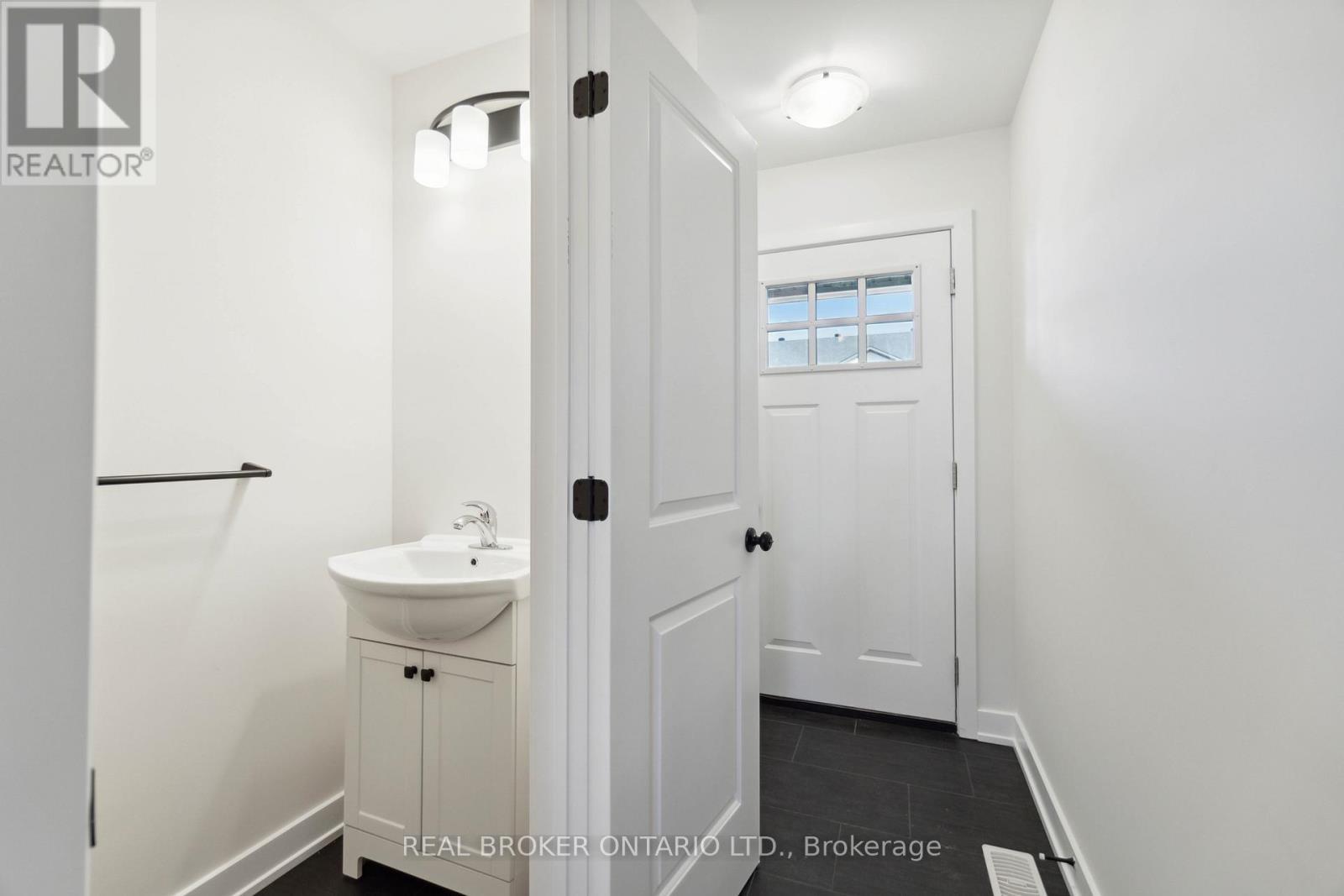 16 Margaret Graham Terrace, Smiths Falls, ON - Indoor