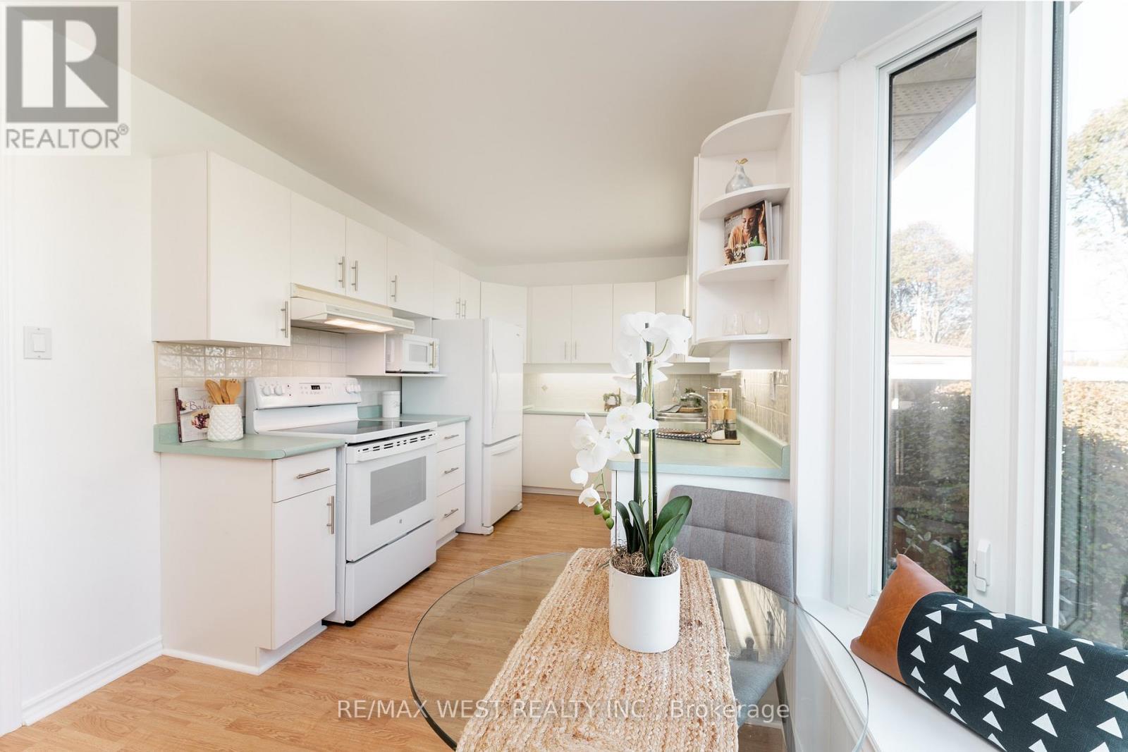 25 Bryant Road, Ajax, ON - Indoor Photo Showing Kitchen
