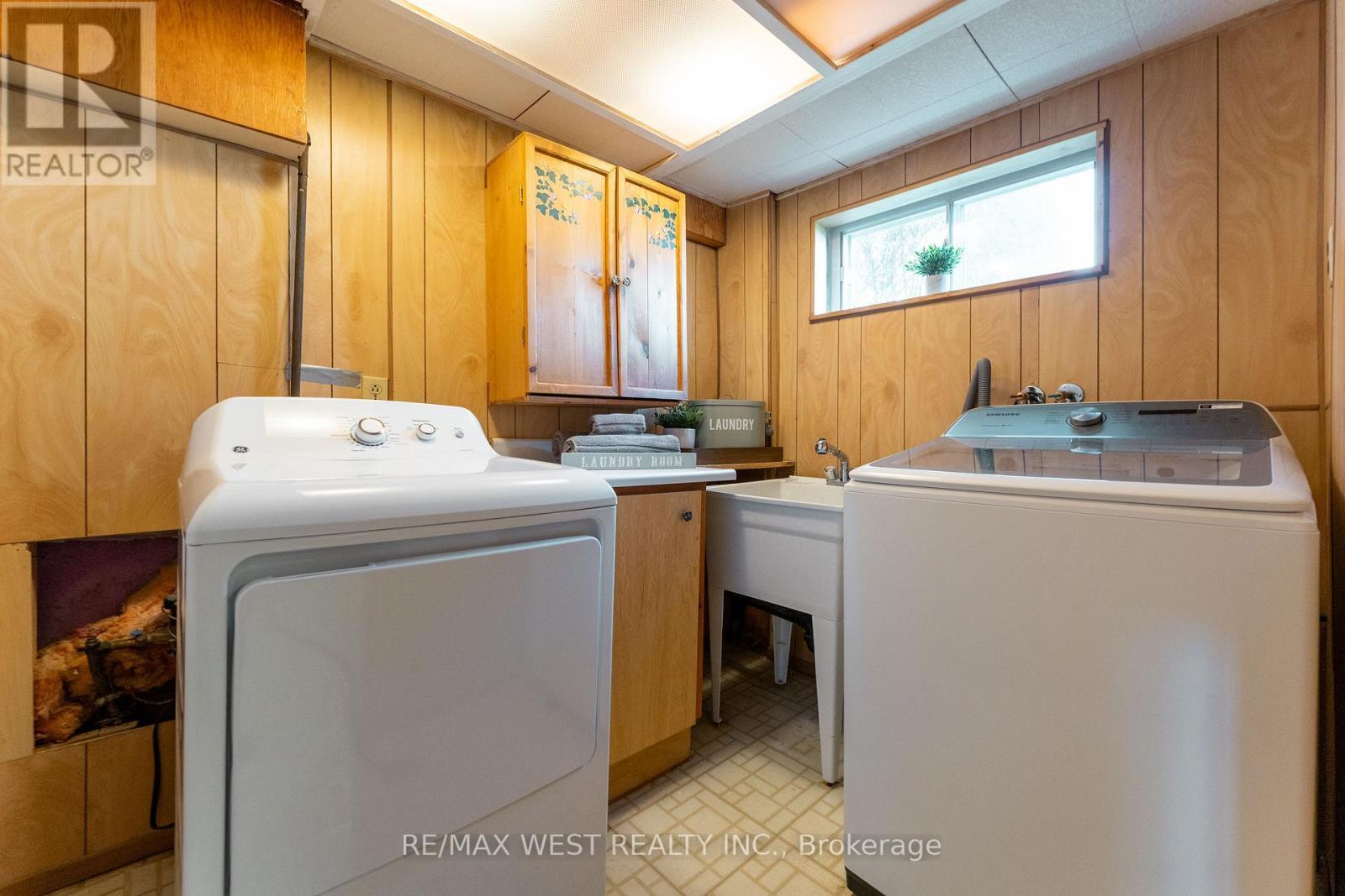 25 Bryant Road, Ajax, ON - Indoor Photo Showing Laundry Room