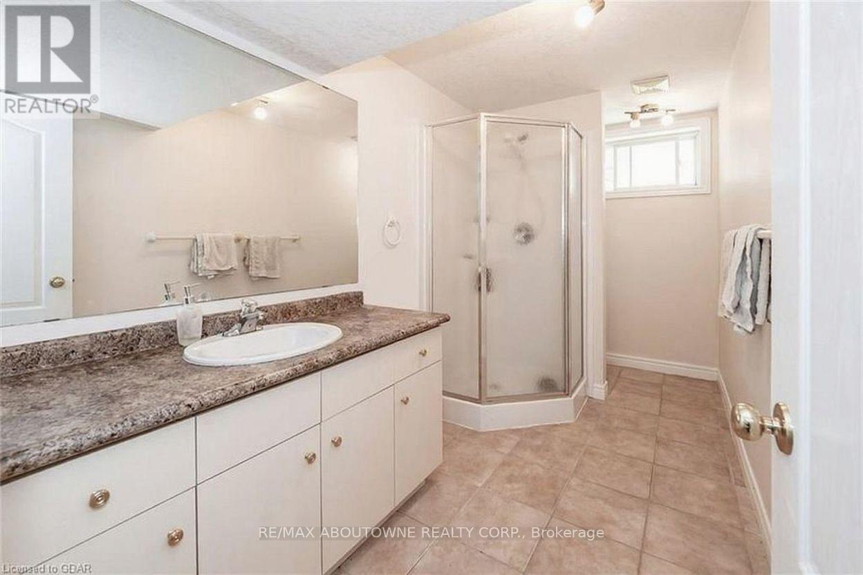 Washroom - 7 Clairfields Drive W, Guelph, ON - Indoor Photo Showing Bathroom
