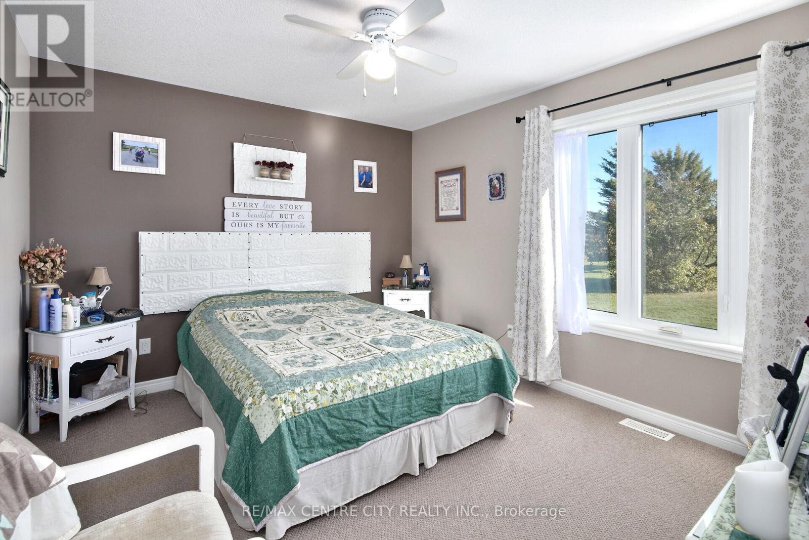 595224 4Th Line, Blue Mountains, ON - Indoor Photo Showing Bedroom