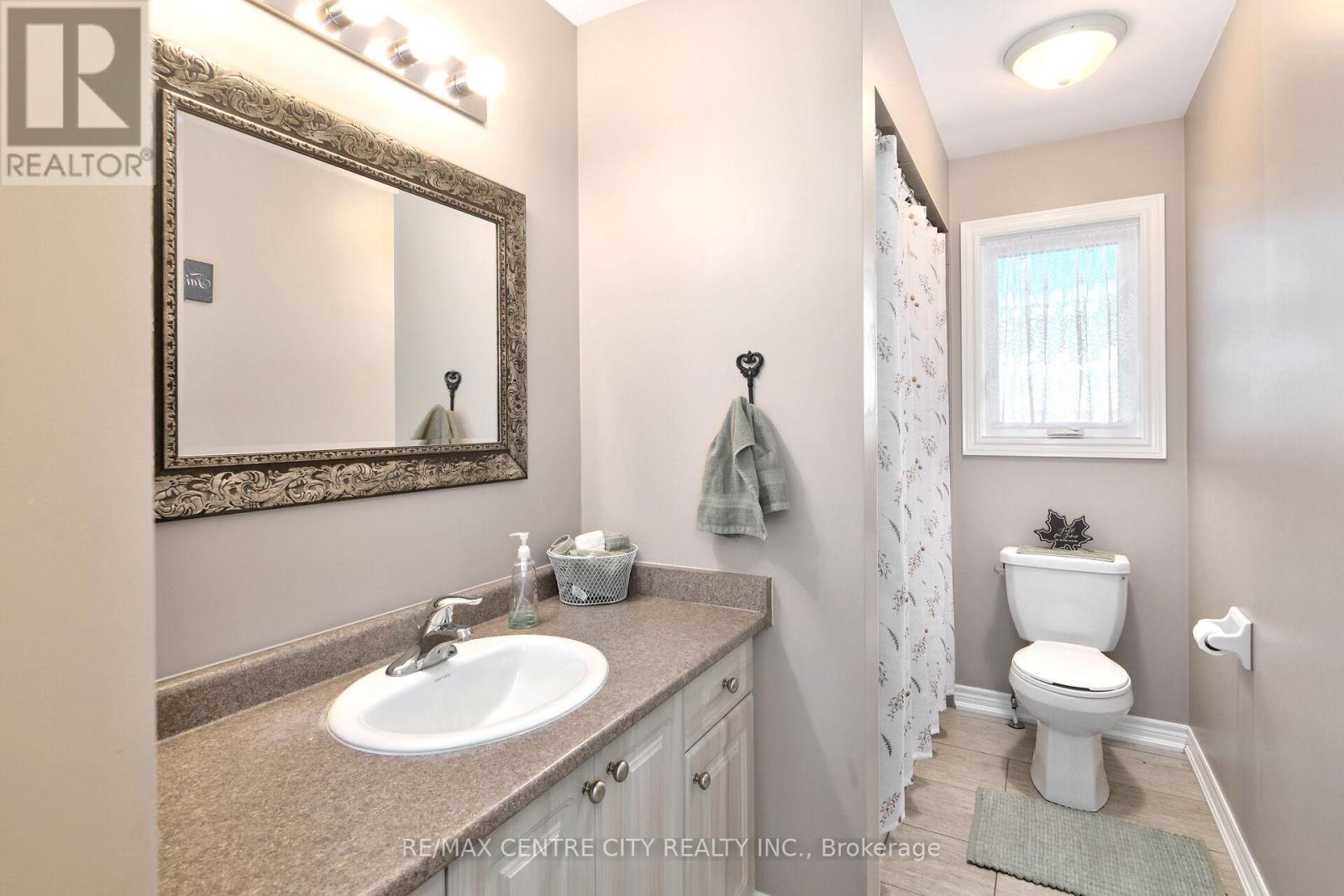595224 4Th Line, Blue Mountains, ON - Indoor Photo Showing Bathroom