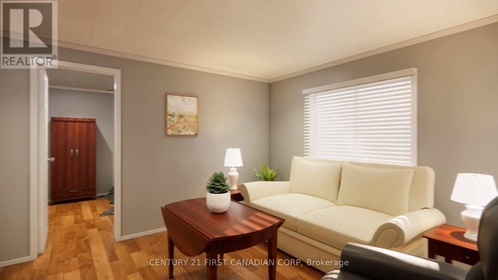 291 24 Highway W, Norfolk, ON - Indoor Photo Showing Living Room