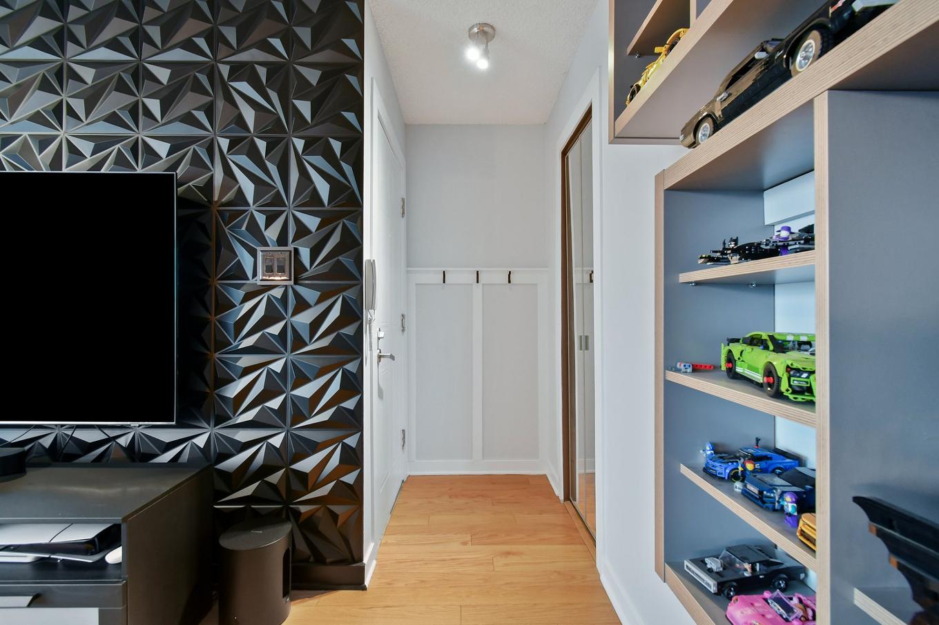 Hall d'entrée/Vestibule - 8-1191 Boul. Iberville, Repentigny (Repentigny), QC - Indoor Photo Showing Other Room