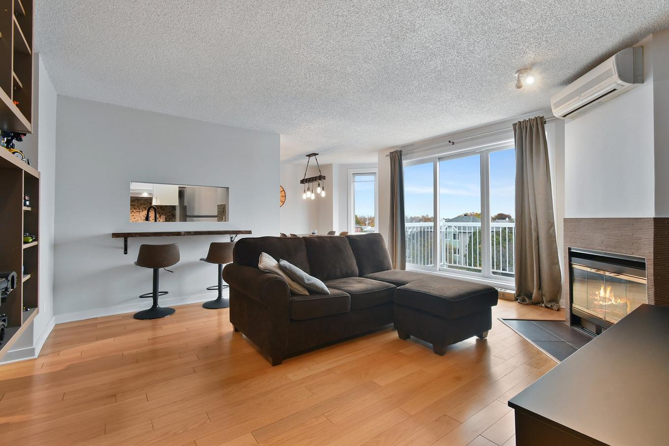 Salon - 8-1191 Boul. Iberville, Repentigny (Repentigny), QC - Indoor Photo Showing Living Room With Fireplace