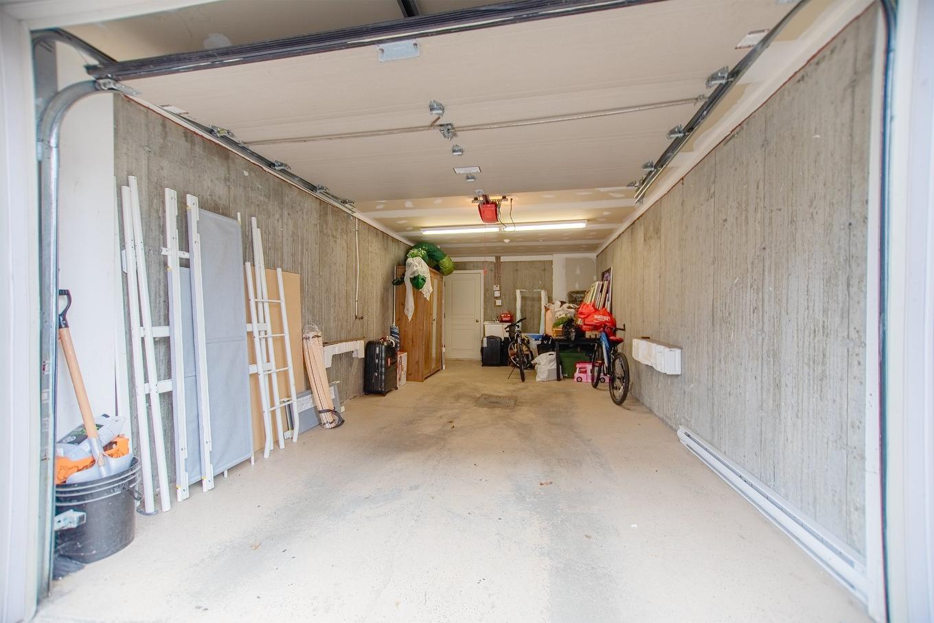 Garage - 7-760 Rue Des Sureaux, Boucherville, QC - Indoor Photo Showing Garage