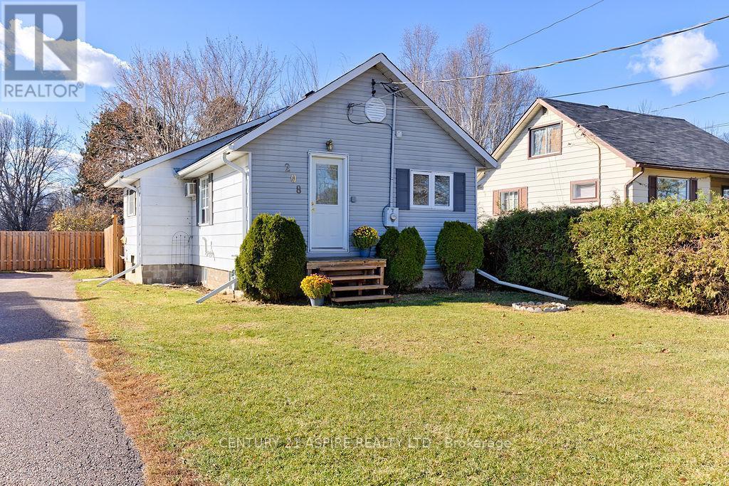 208 Golf Course Road, Laurentian Valley, ON - Outdoor