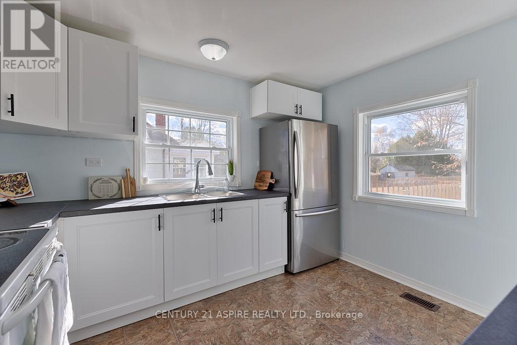 208 Golf Course Road, Laurentian Valley, ON - Indoor