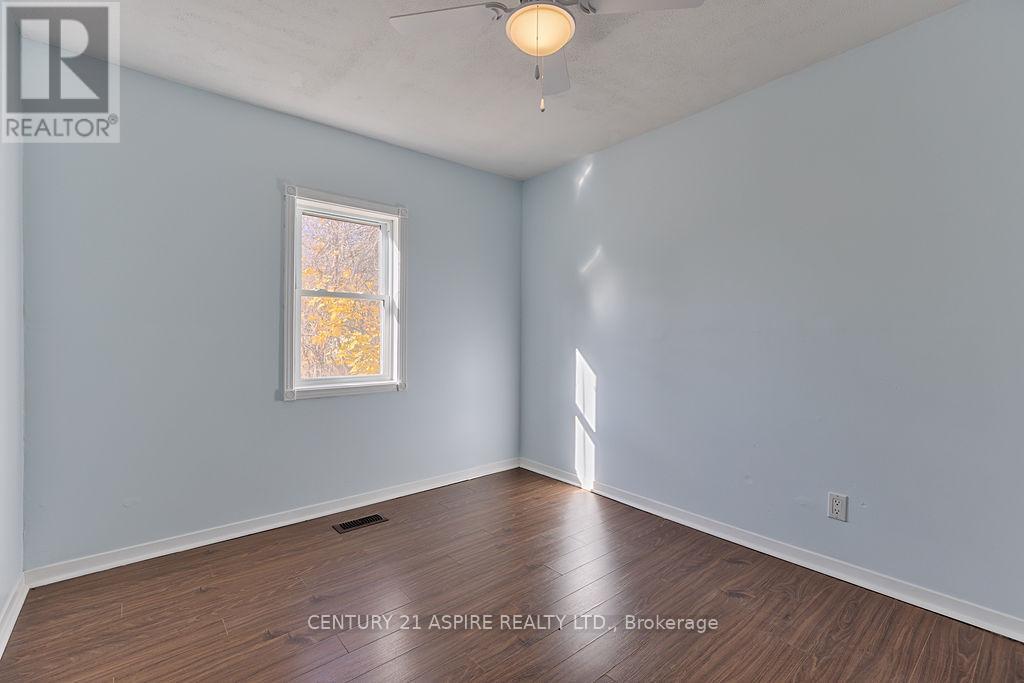 208 Golf Course Road, Laurentian Valley, ON - Indoor Photo Showing Other Room