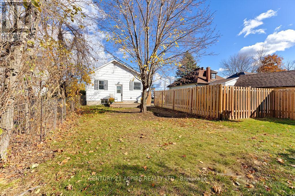 208 Golf Course Road, Laurentian Valley, ON - Outdoor