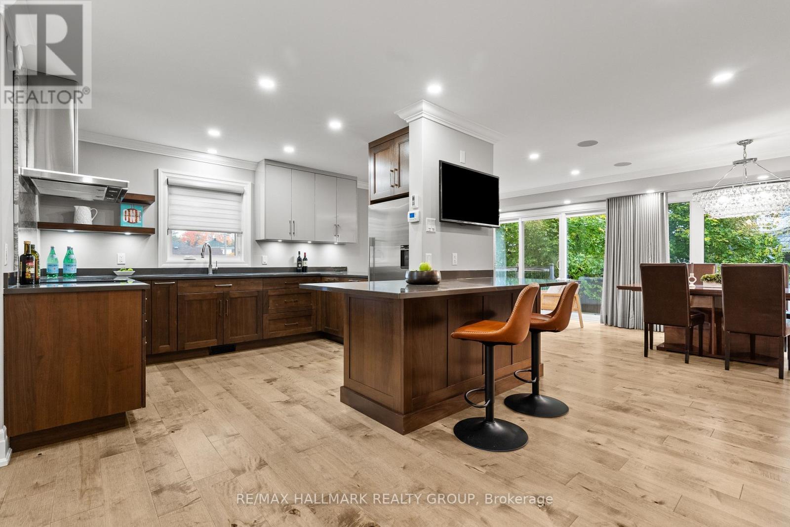 Open Concept KITCHEN with island. - 217 Belford Crescent, Ottawa, ON - Indoor Photo Showing Kitchen