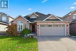 44 ROCKHAVEN LANE Hamilton, ON L8B 0J7