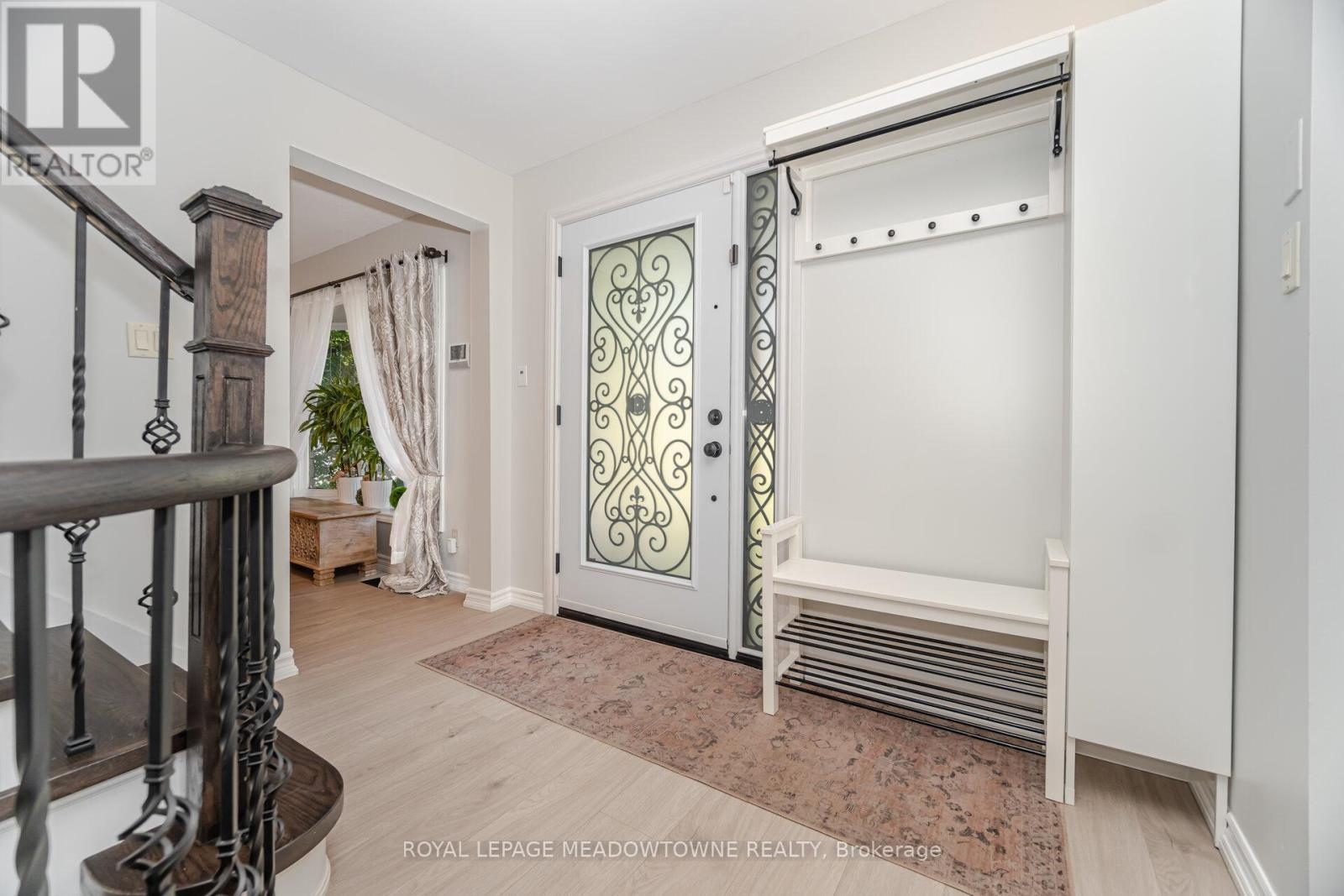 6 Hollis Crescent, East Gwillimbury, ON - Indoor Photo Showing Other Room