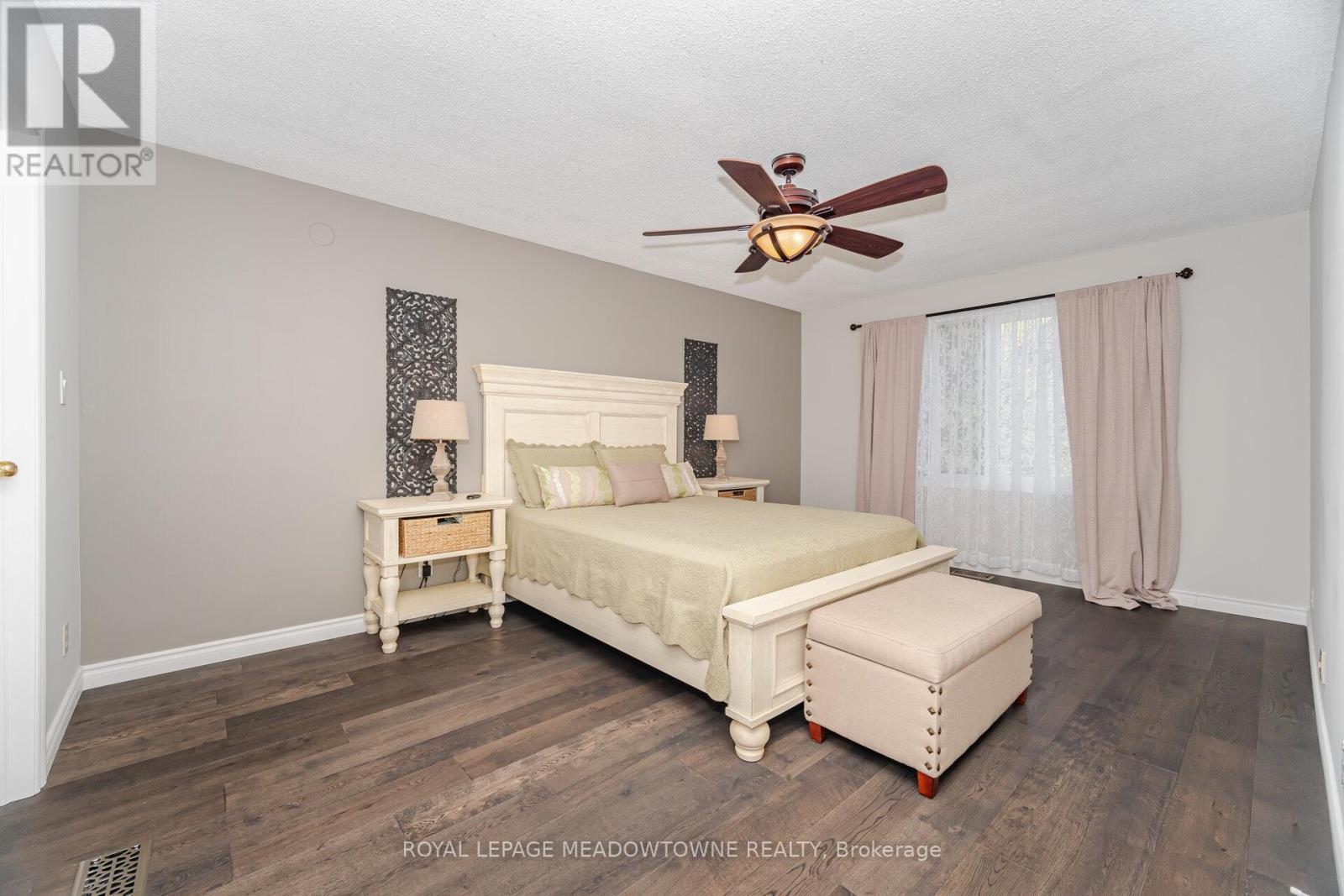 6 Hollis Crescent, East Gwillimbury, ON - Indoor Photo Showing Bedroom