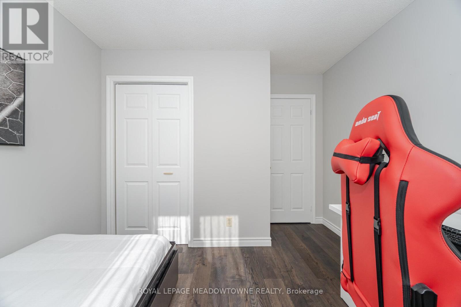 6 Hollis Crescent, East Gwillimbury, ON - Indoor Photo Showing Bedroom