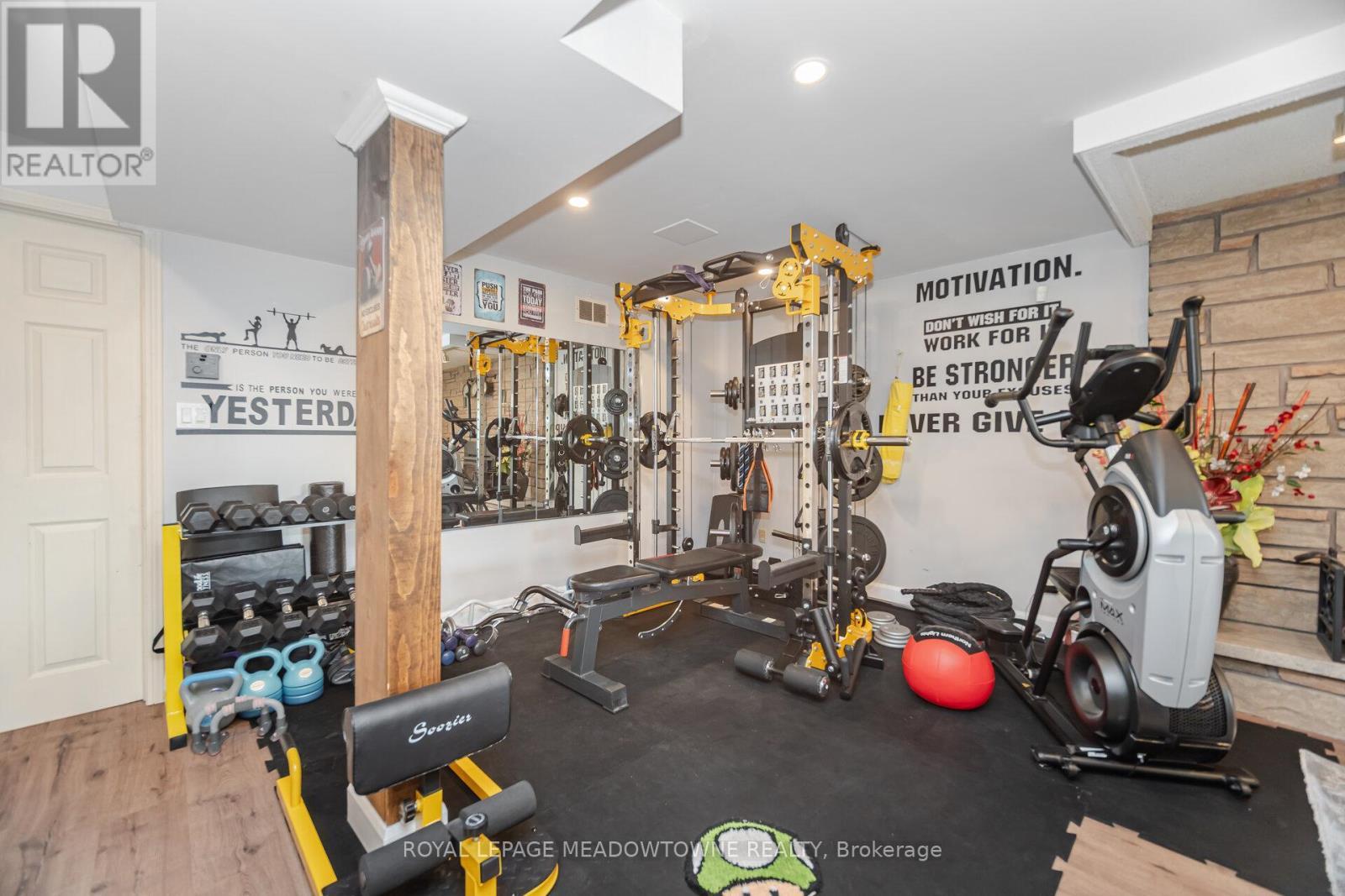 6 Hollis Crescent, East Gwillimbury, ON - Indoor Photo Showing Gym Room