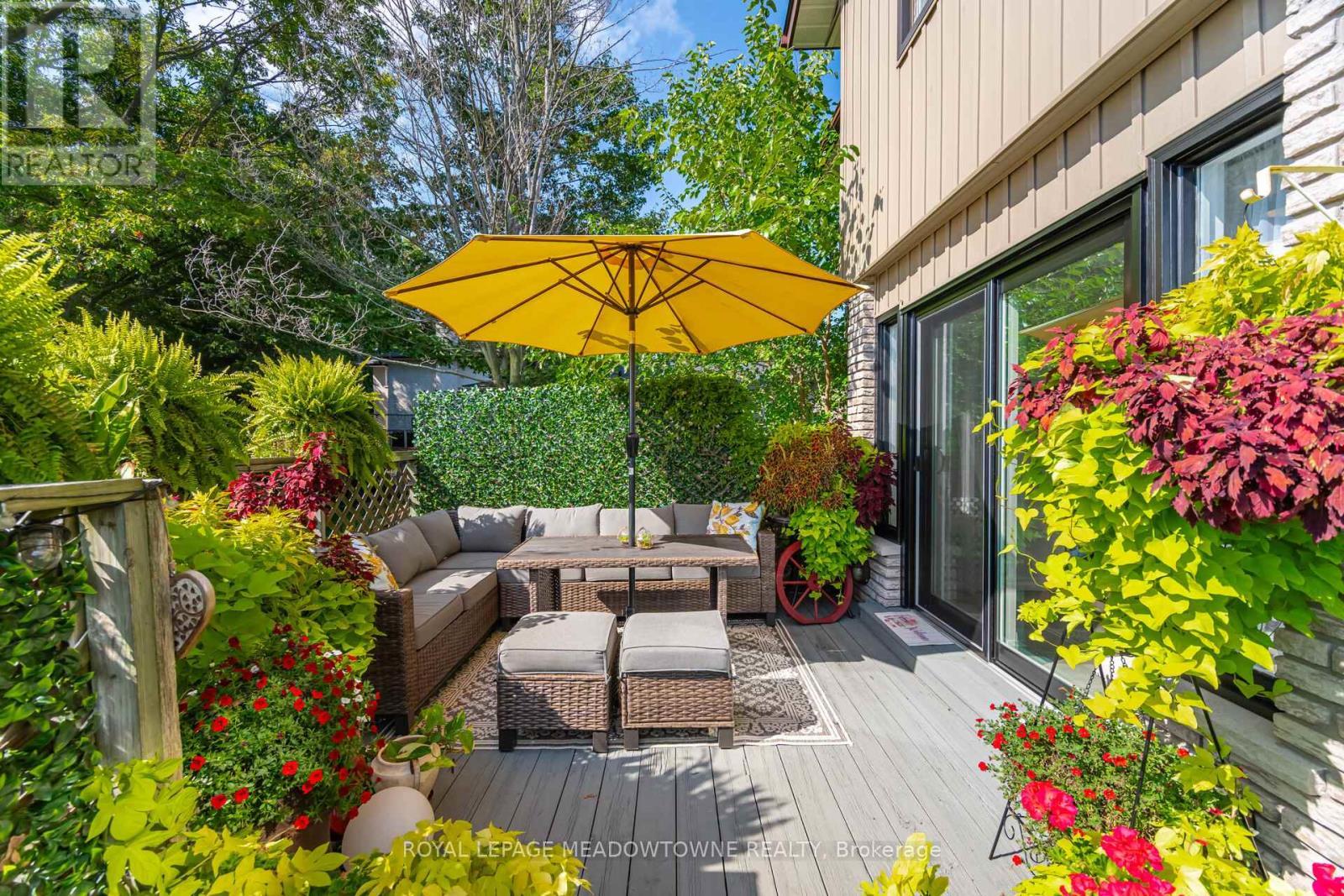 6 Hollis Crescent, East Gwillimbury, ON - Outdoor With Deck Patio Veranda