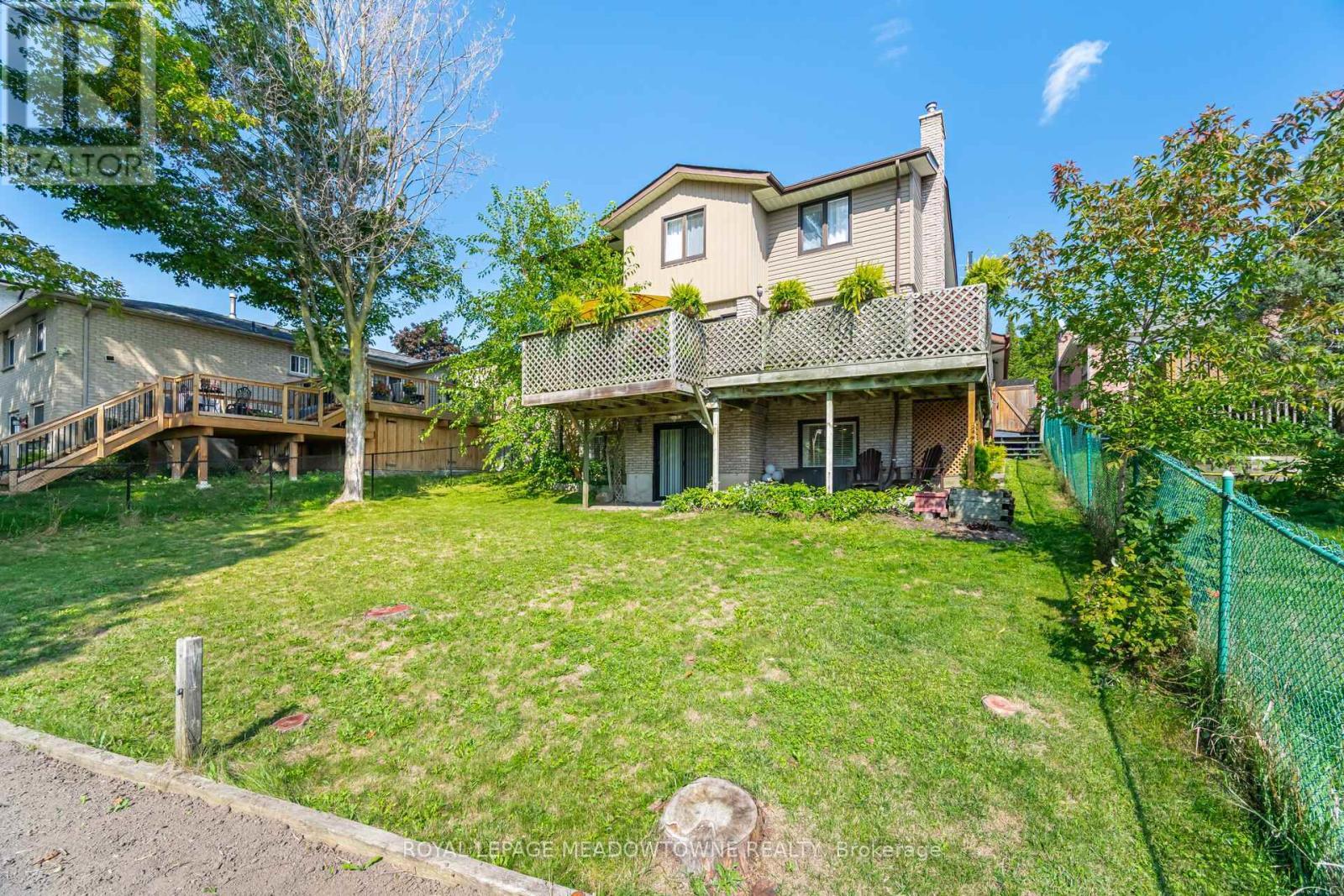 6 Hollis Crescent, East Gwillimbury, ON - Outdoor With Deck Patio Veranda