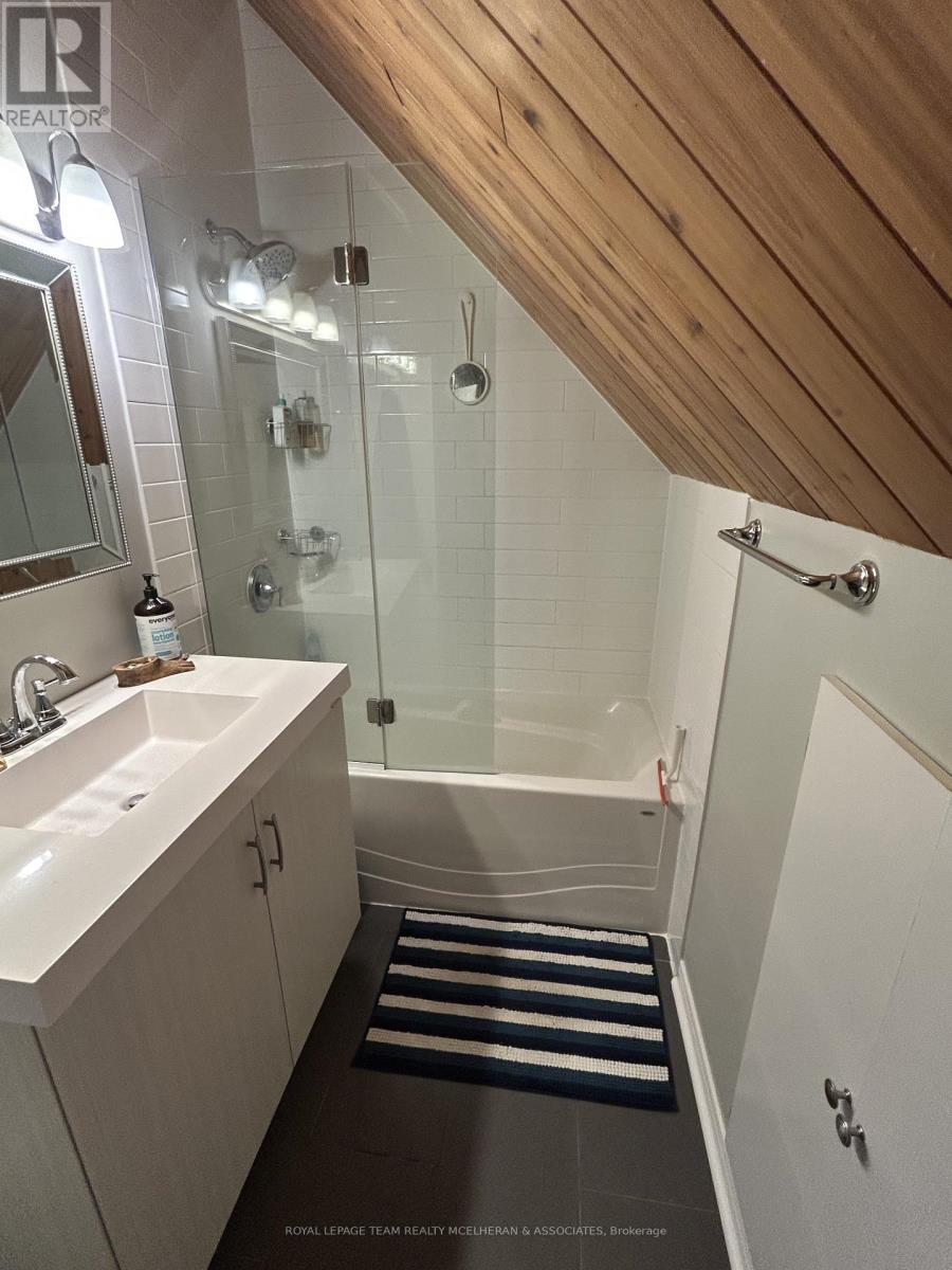 2 - 92 Queen Elizabeth Drive, Ottawa, ON - Indoor Photo Showing Bathroom