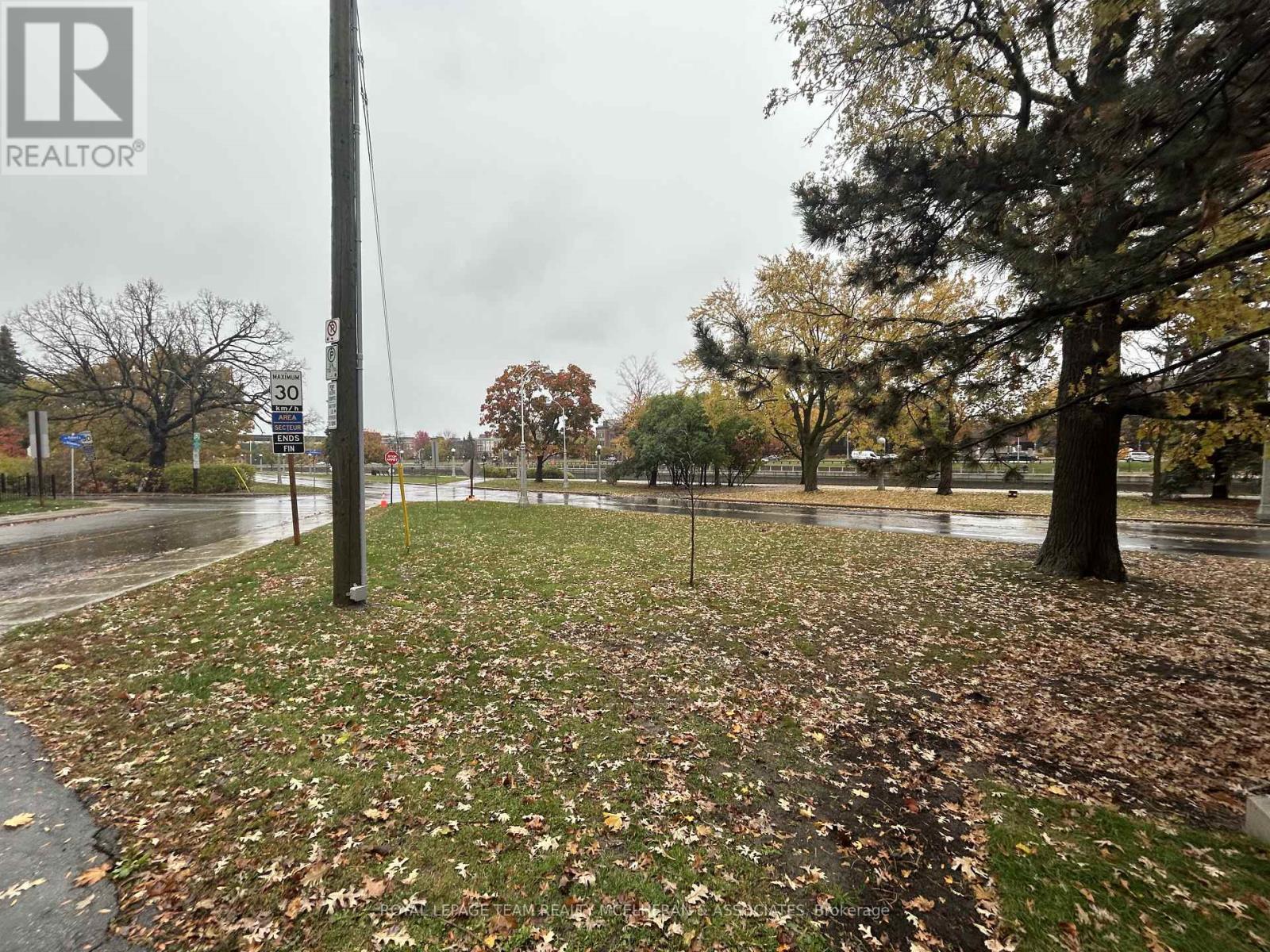 2 - 92 Queen Elizabeth Drive, Ottawa, ON - Outdoor With View