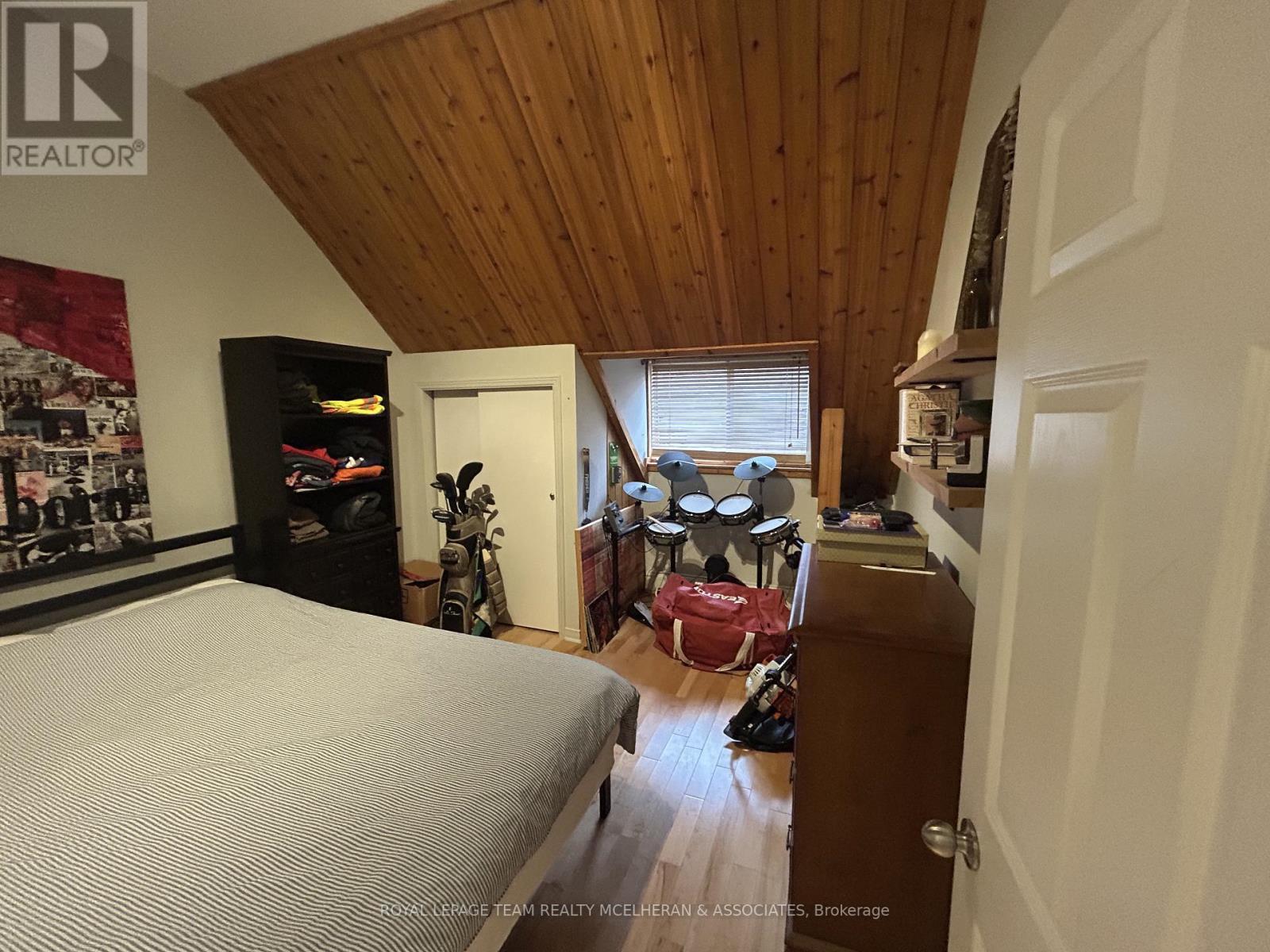 2 - 92 Queen Elizabeth Drive, Ottawa, ON - Indoor Photo Showing Bedroom