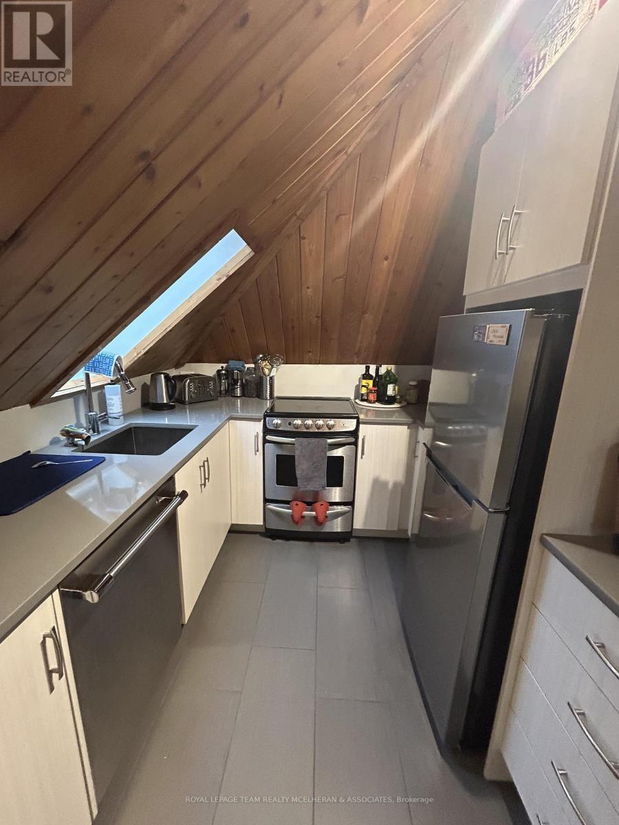 2 - 92 Queen Elizabeth Drive, Ottawa, ON - Indoor Photo Showing Kitchen
