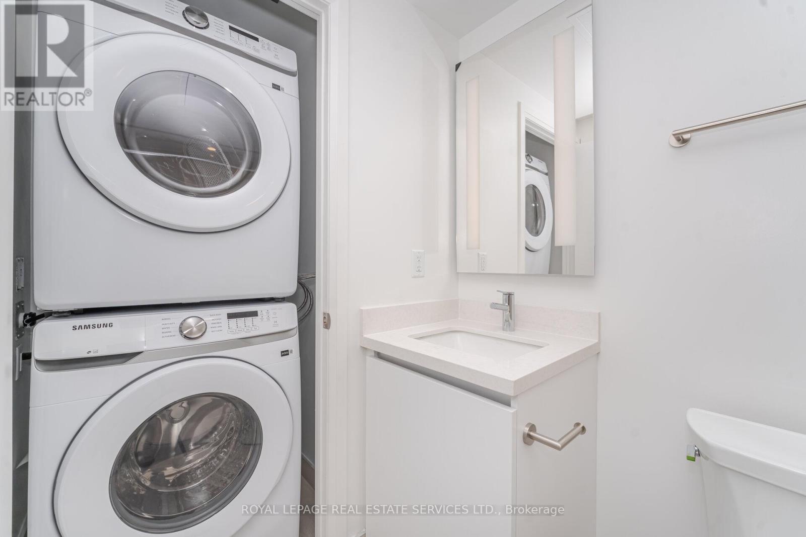 2309 - 4015 The Exchange, Mississauga, ON - Indoor Photo Showing Laundry Room