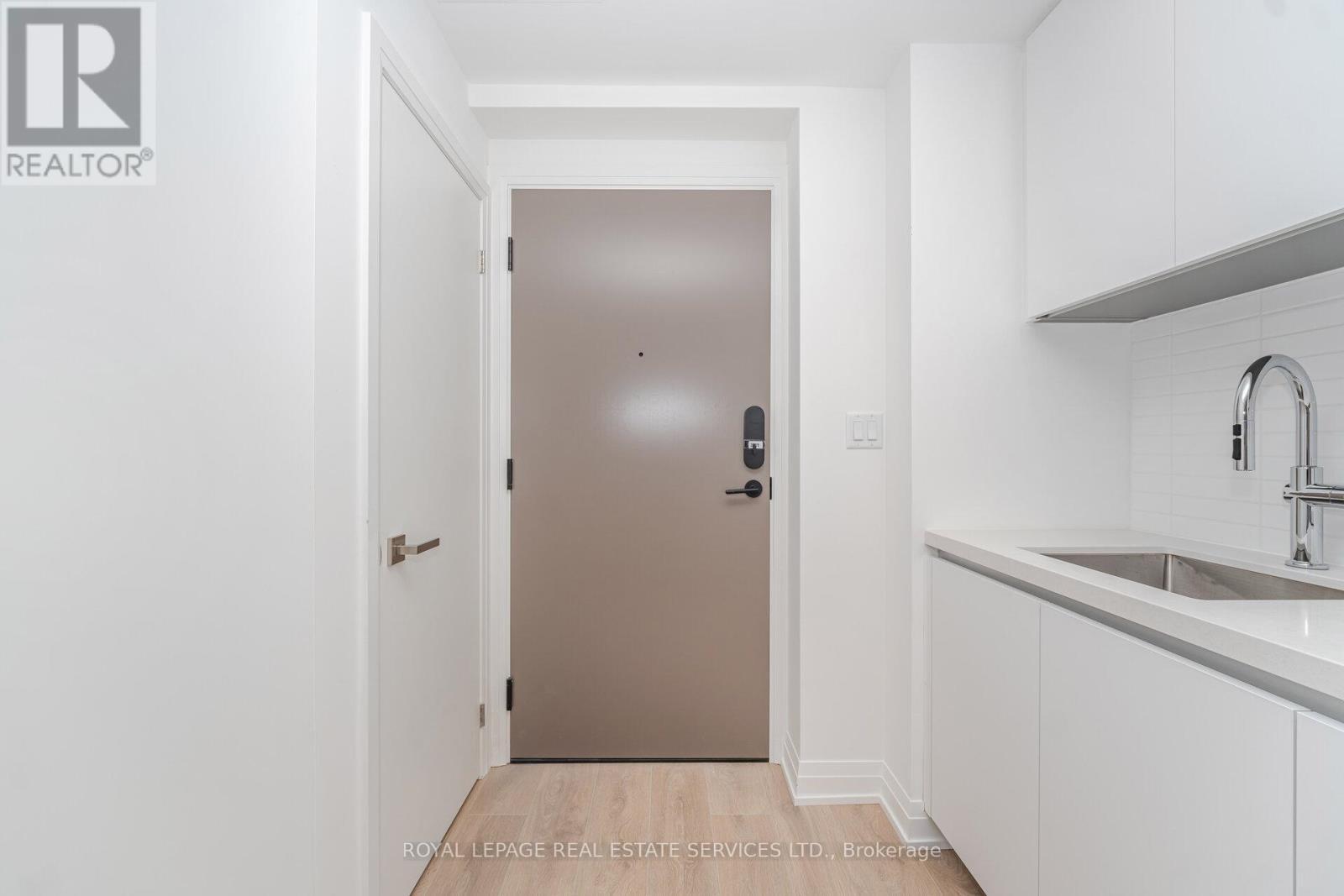 2309 - 4015 The Exchange, Mississauga, ON - Indoor Photo Showing Kitchen