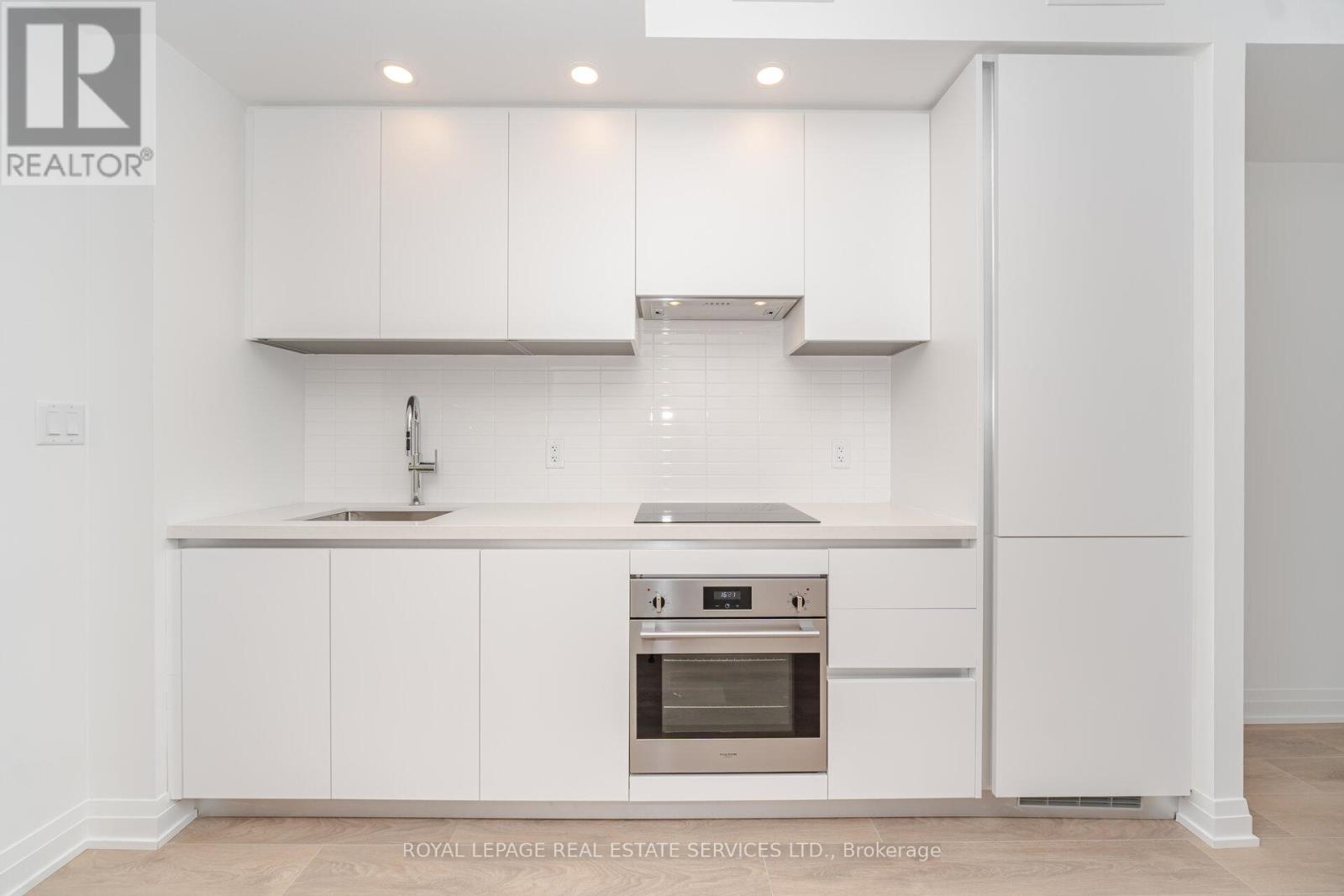 2309 - 4015 The Exchange, Mississauga, ON - Indoor Photo Showing Kitchen