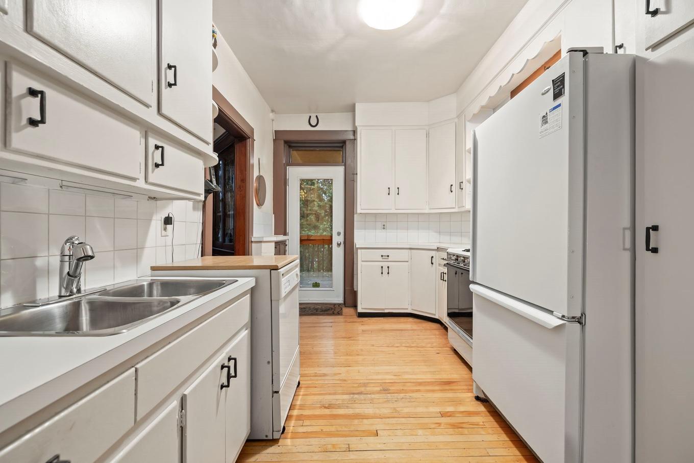 Cuisine - 4242 Av. Beaconsfield, Montréal (Côte-Des-Neiges/Notre-Dame-De-Grâce), QC - Indoor Photo Showing Kitchen With Double Sink