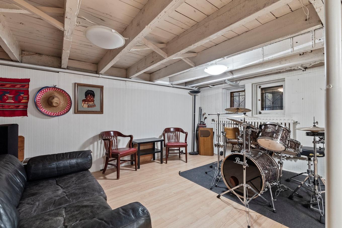 Salle familiale - 4242 Av. Beaconsfield, Montréal (Côte-Des-Neiges/Notre-Dame-De-Grâce), QC - Indoor