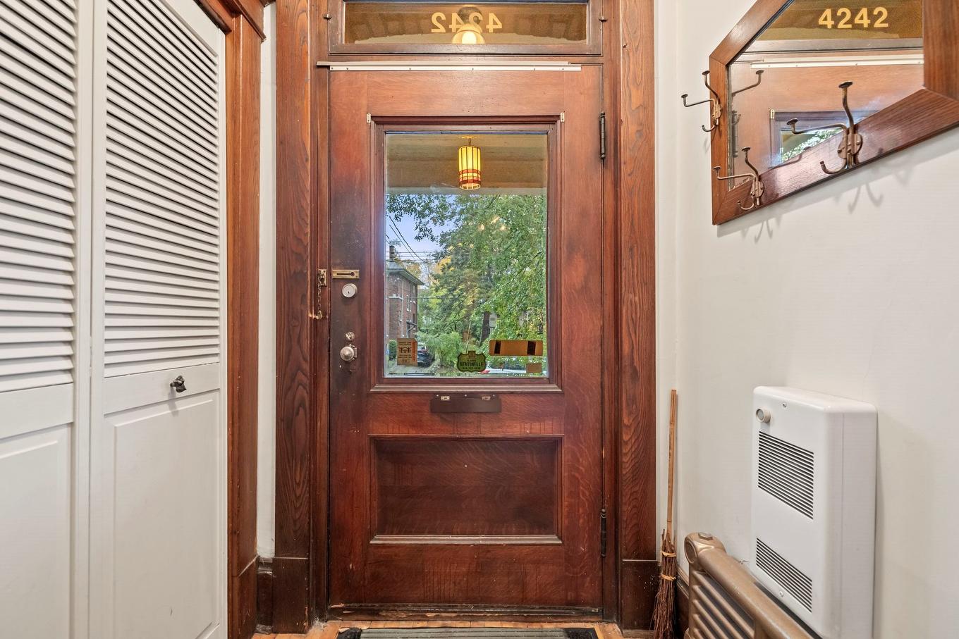 Hall d'entrée/Vestibule - 4242 Av. Beaconsfield, Montréal (Côte-Des-Neiges/Notre-Dame-De-Grâce), QC - Indoor Photo Showing Other Room