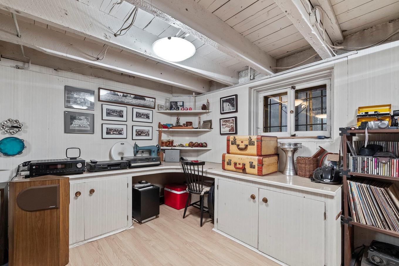 Salle familiale - 4242 Av. Beaconsfield, Montréal (Côte-Des-Neiges/Notre-Dame-De-Grâce), QC - Indoor